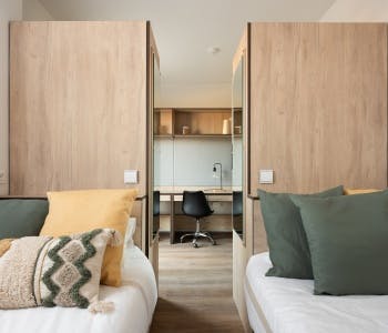 Double room Madrid, 1 bed, 18m² — photo 6