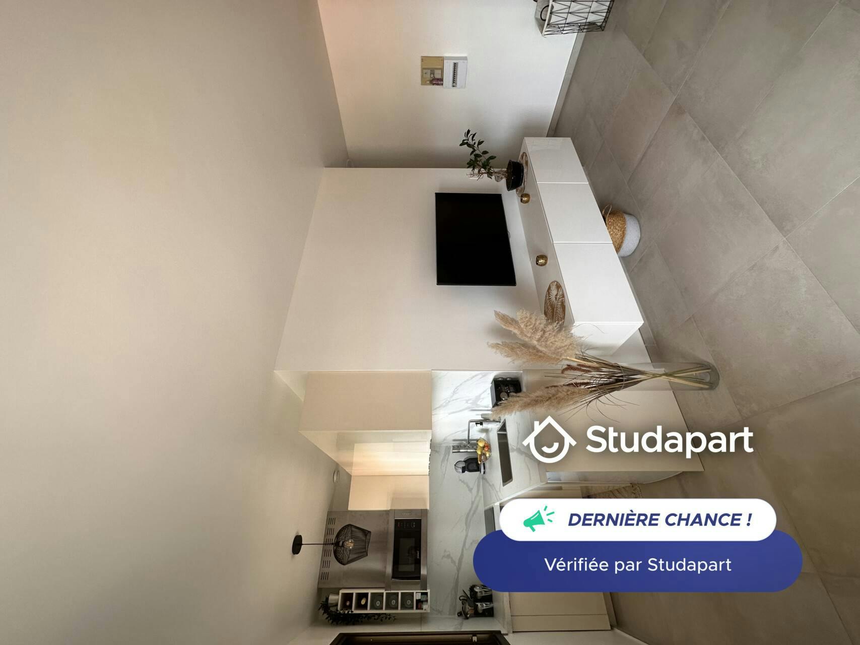 Apartment for rent for €850 per month in Vallauris, Avenue Blanchi