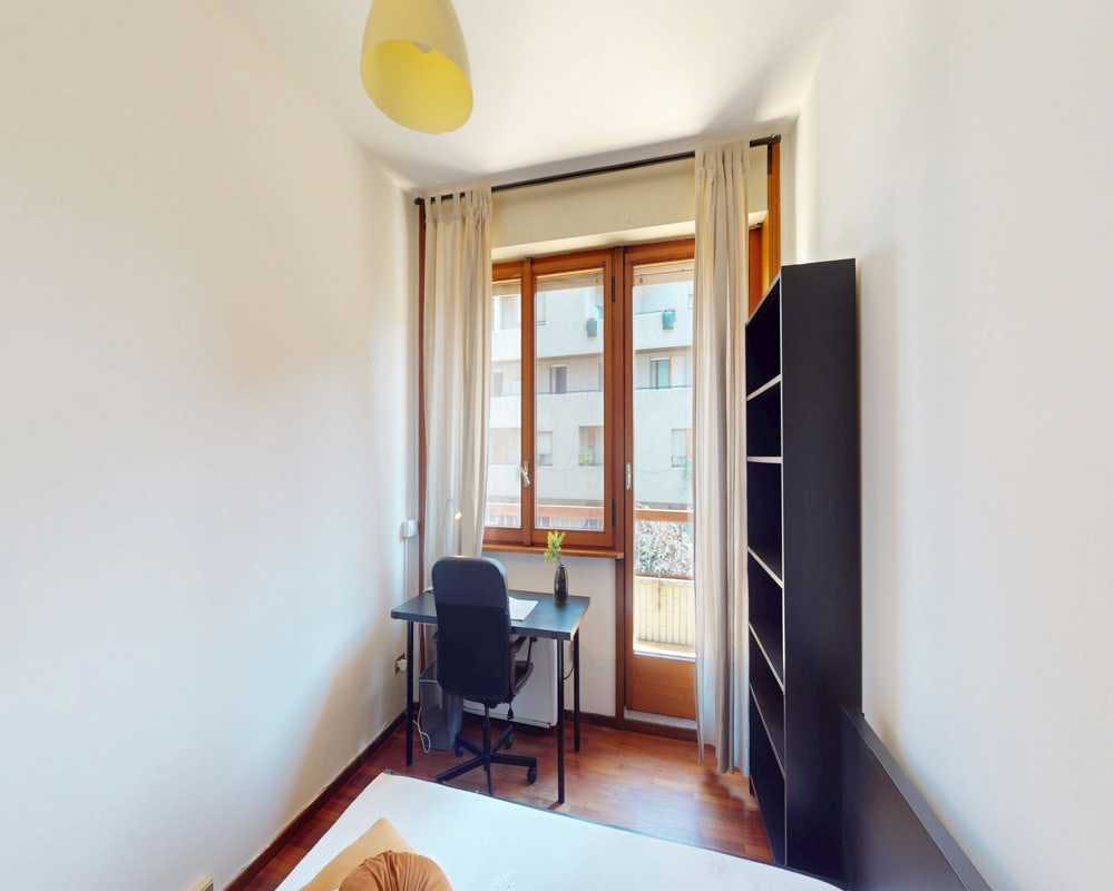 Via Giuseppe Frua, Milan