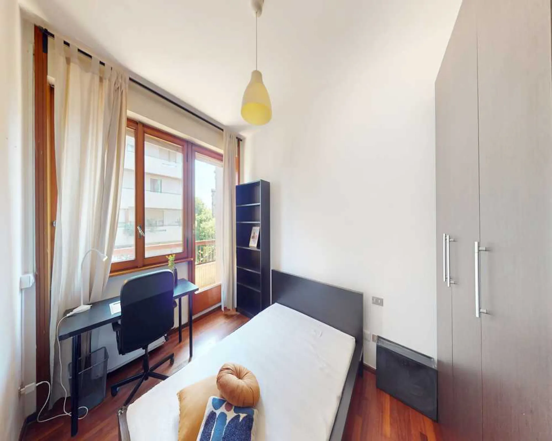 Via Giuseppe Frua, Milan preview