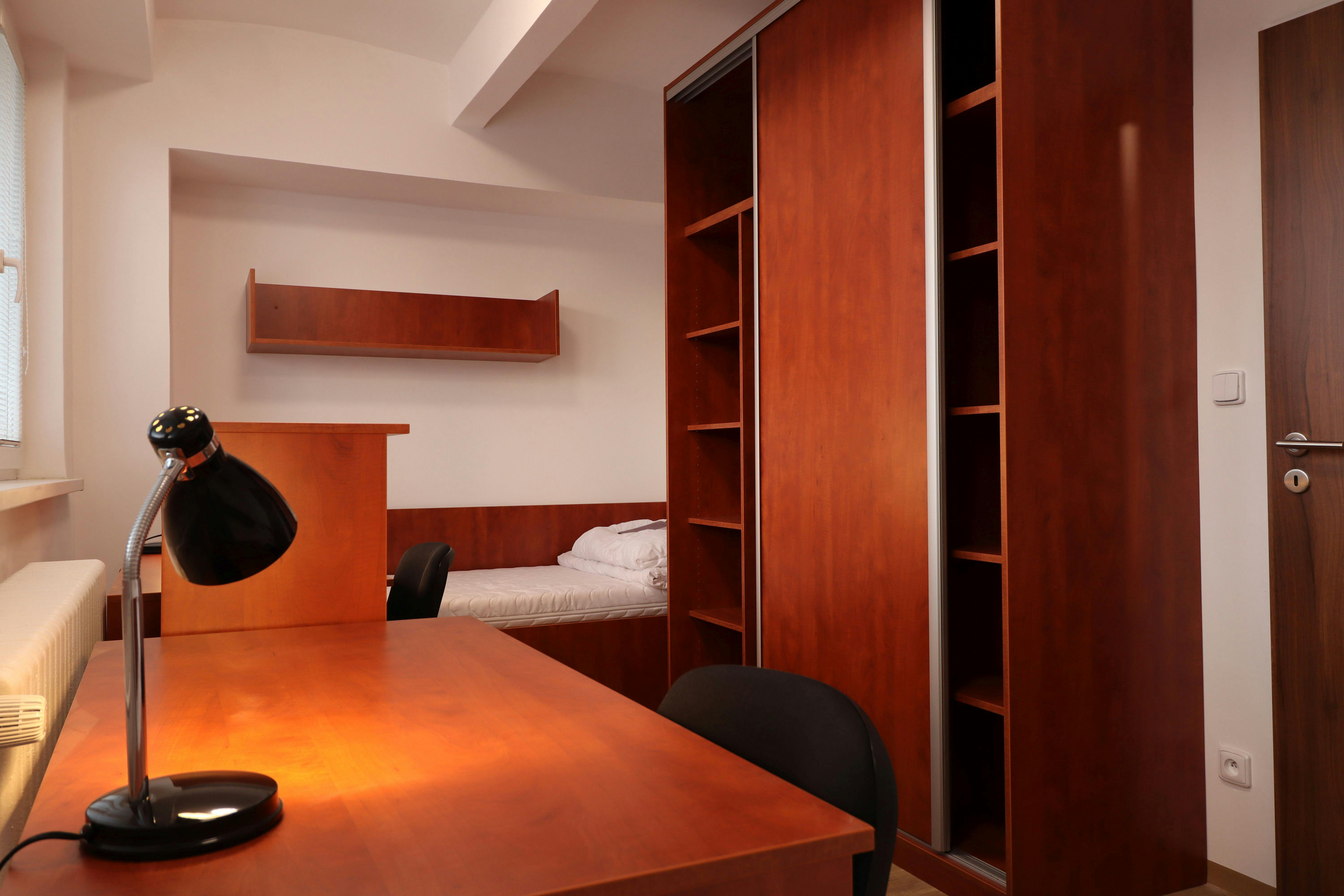 Studio for rent for €606 per month in Hlavní město Praha, Hartigova