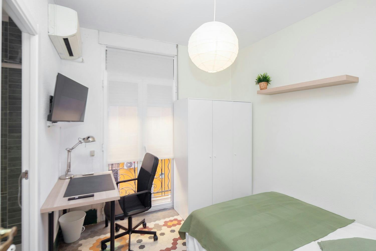 Single room Valencia, 1 bed, 9m² — photo 4