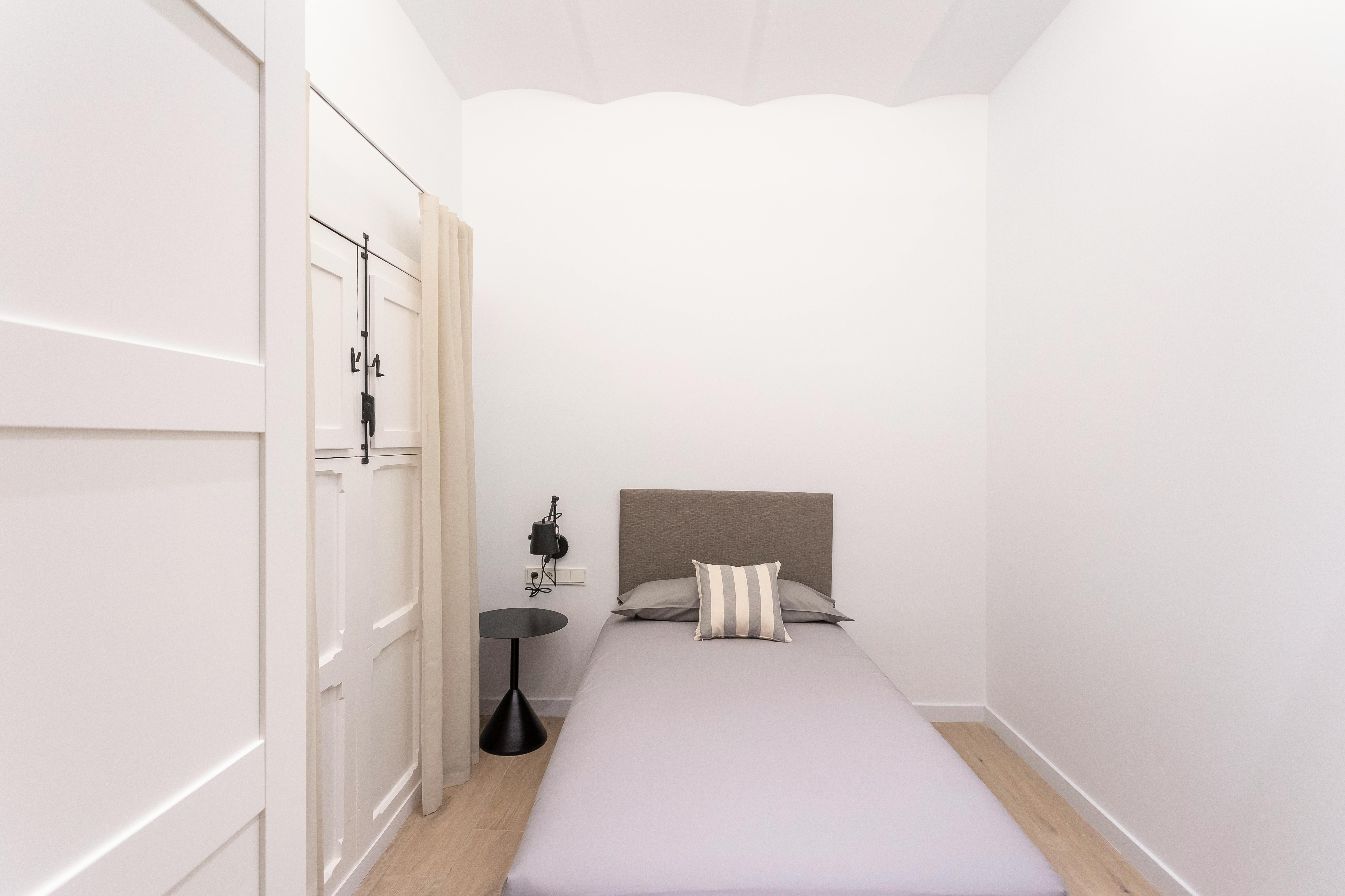 Double room Barcelona, 1 bed, 9m² — photo 1