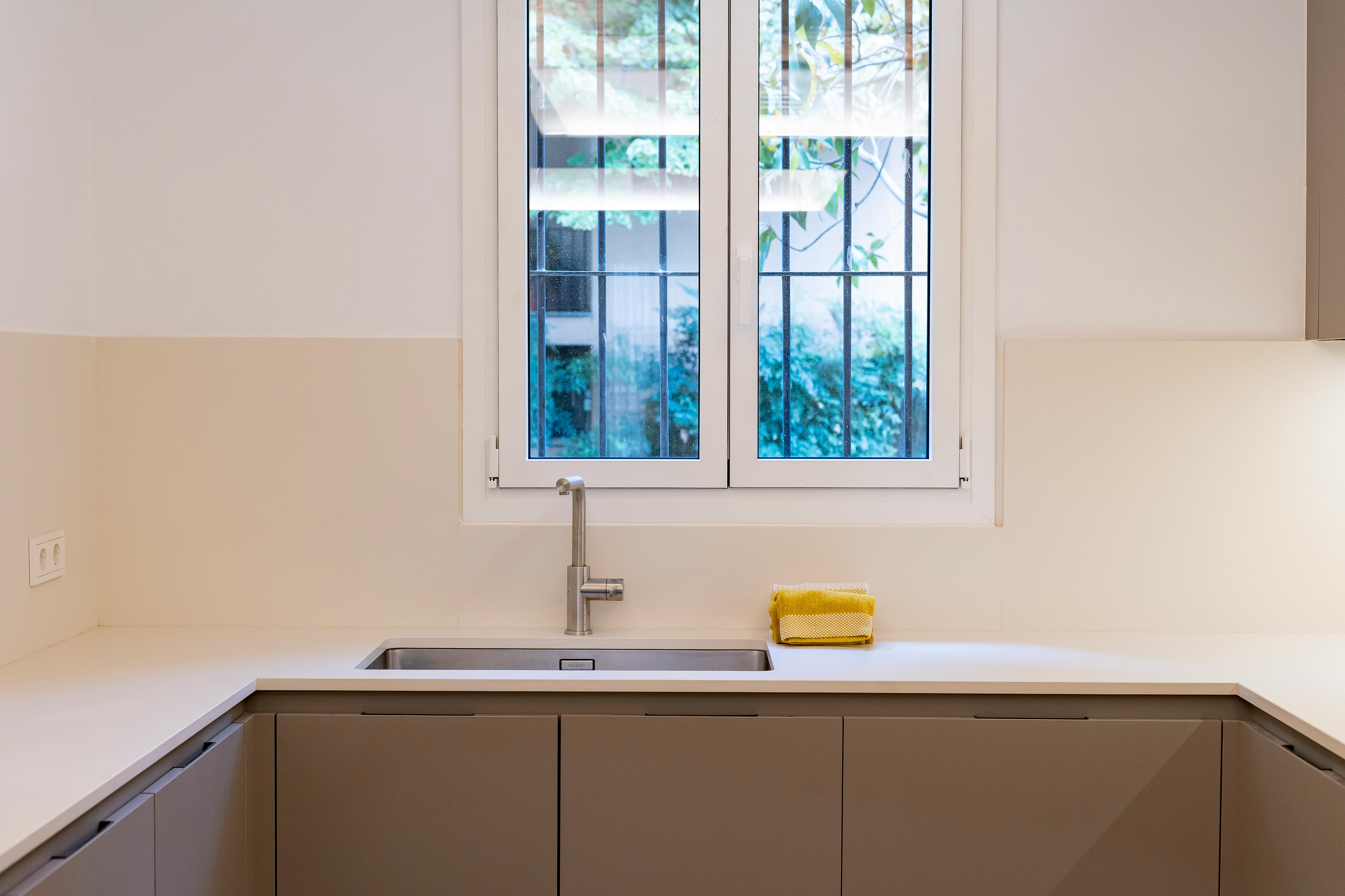 Double room Barcelona, 1 bed, 9m² — photo 2
