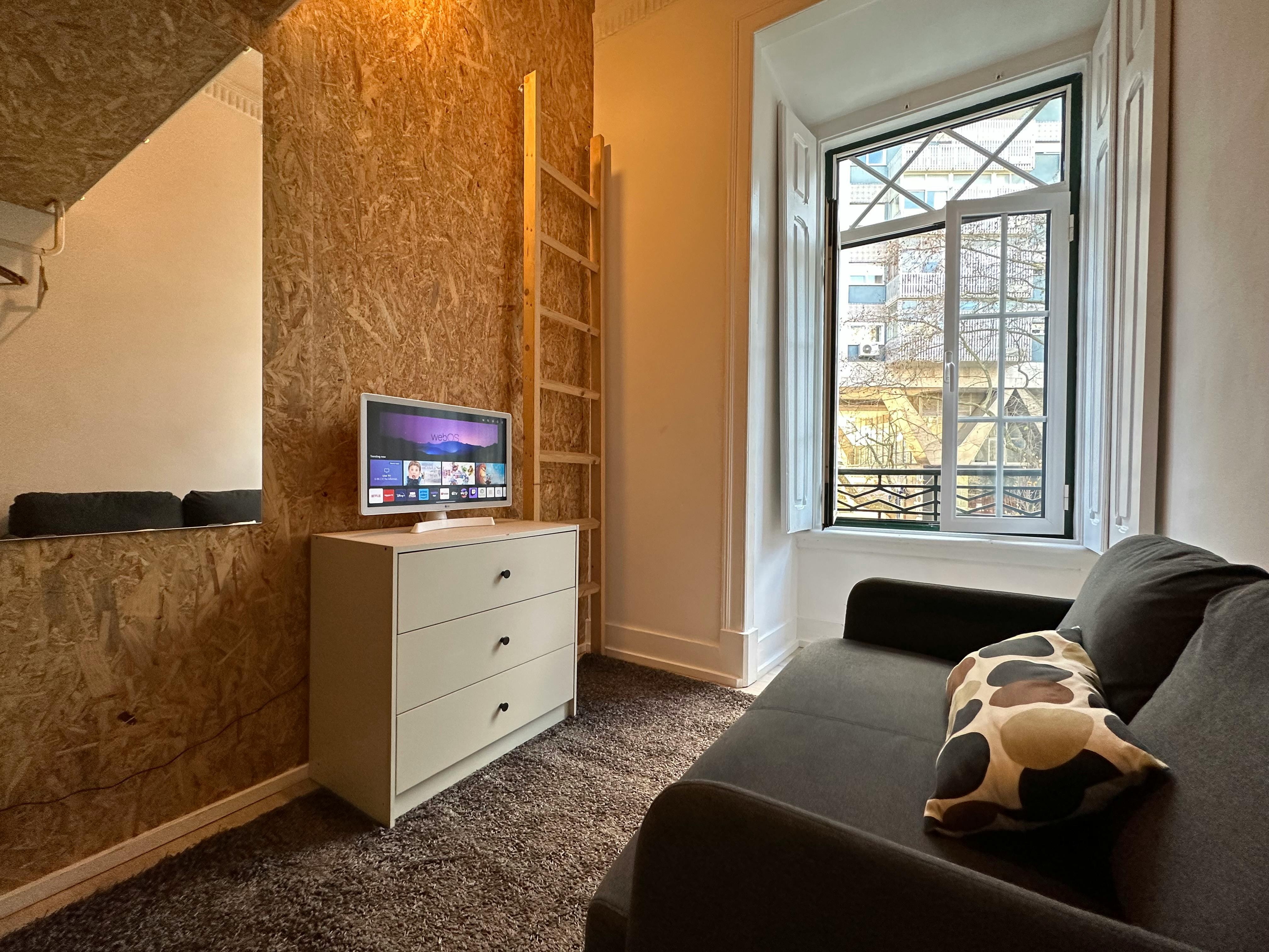 Private room for rent for €550 per month in Lisbon, Avenida Rovisco Pais