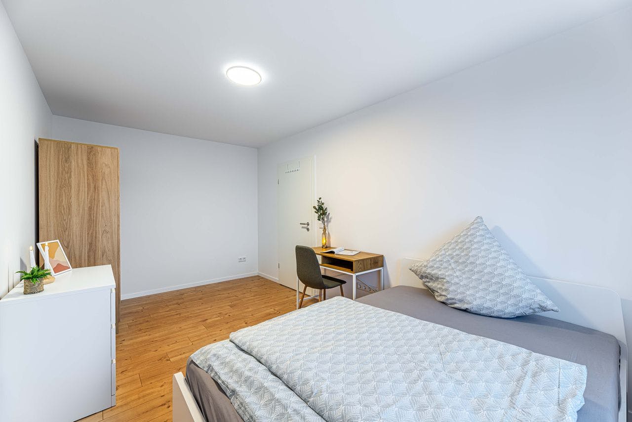 Дом сдается в аренду за 1 950 € в месяц в Nürnberg, Saturnweg