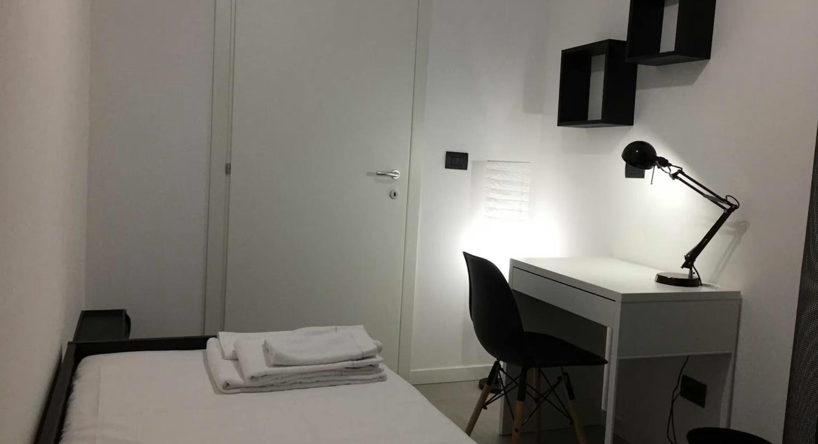 Single room Milan, 1 bed, 10m² — photo 1