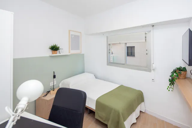 Private room in Carrer d'Almassora, Valencia (1624301) room image 1