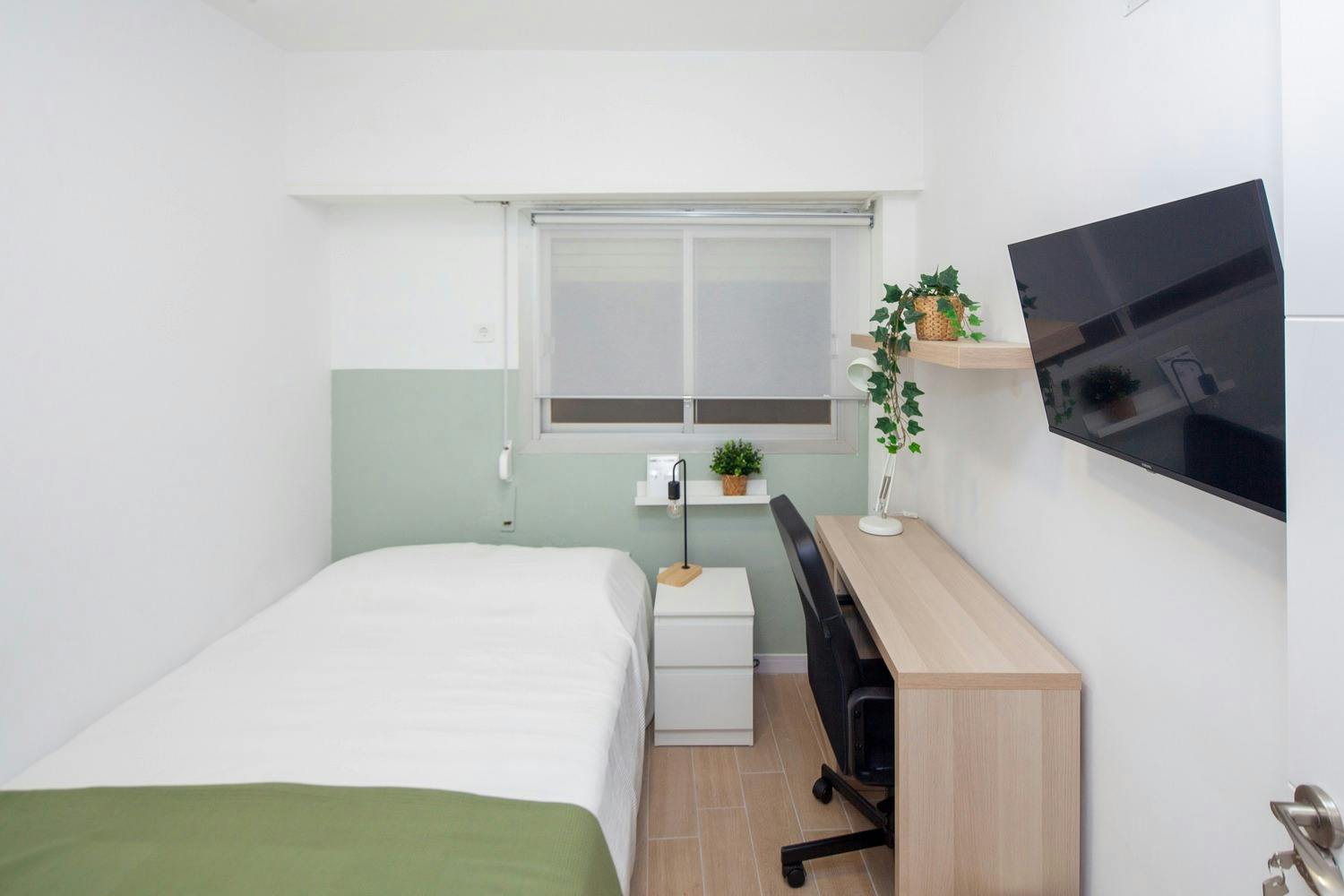 Carrer d'Almassora, Valencia preview