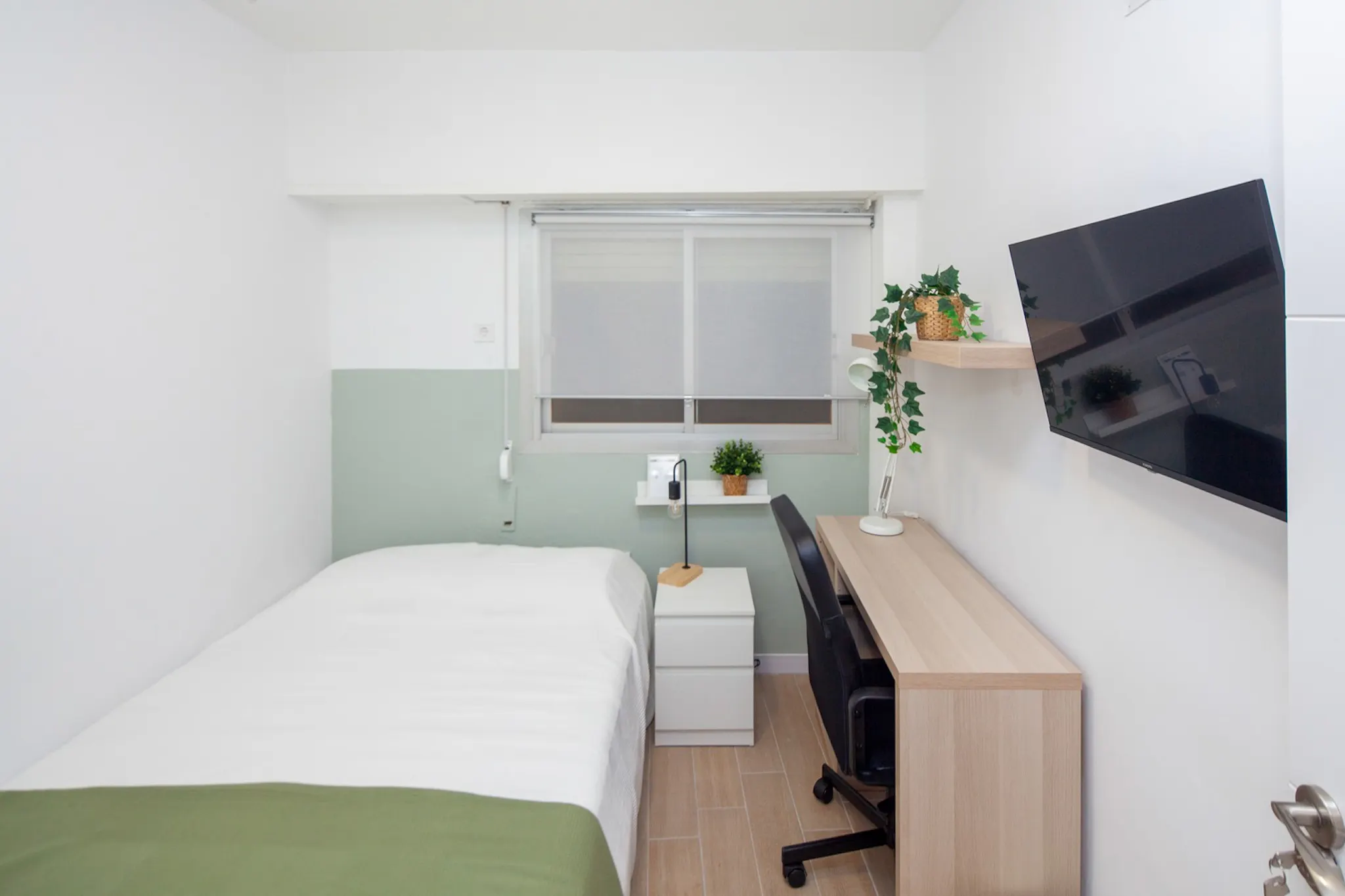 Carrer d'Almassora, Valencia preview