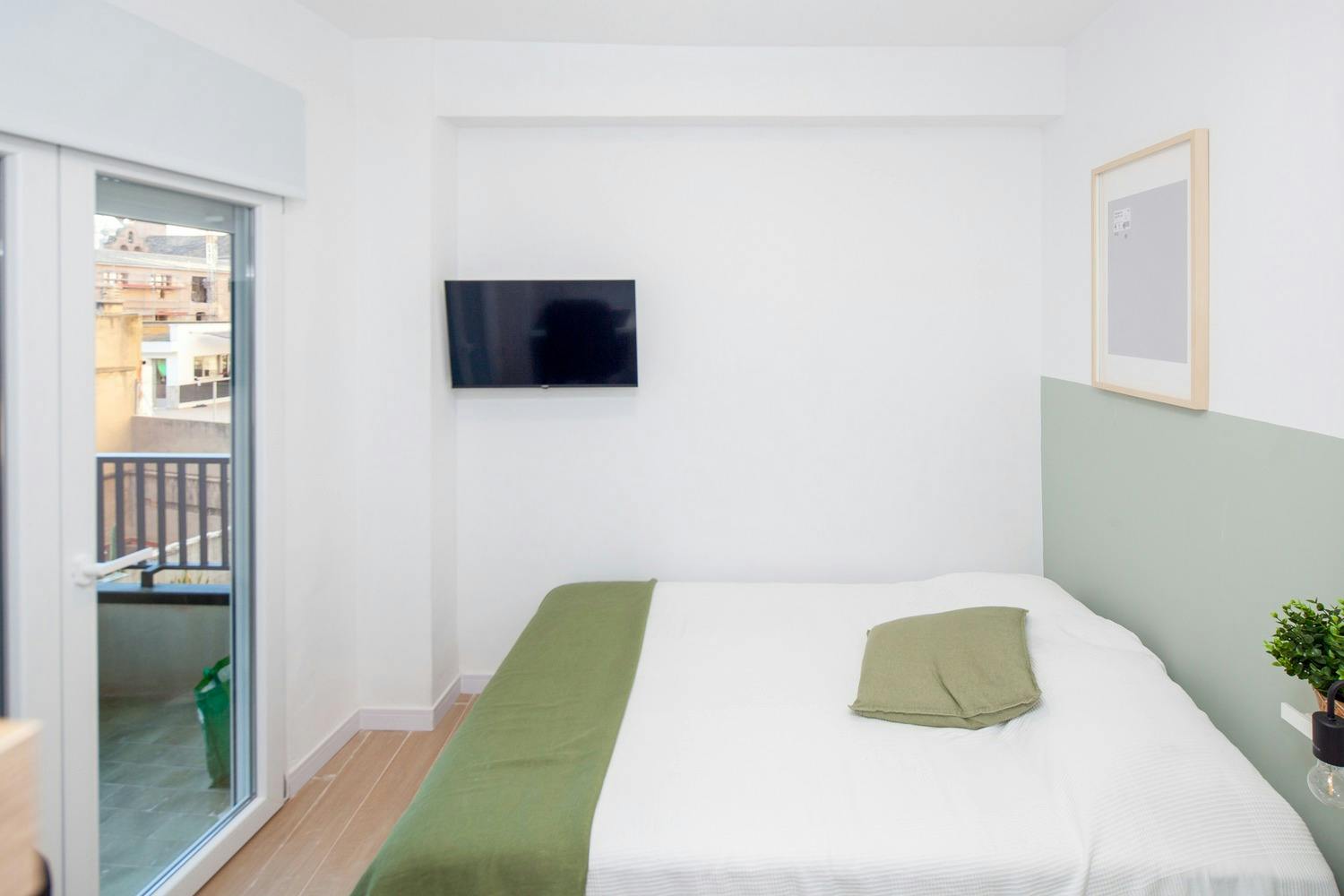 Private room for rent for €425 per month in Valencia, Carrer d'Almassora