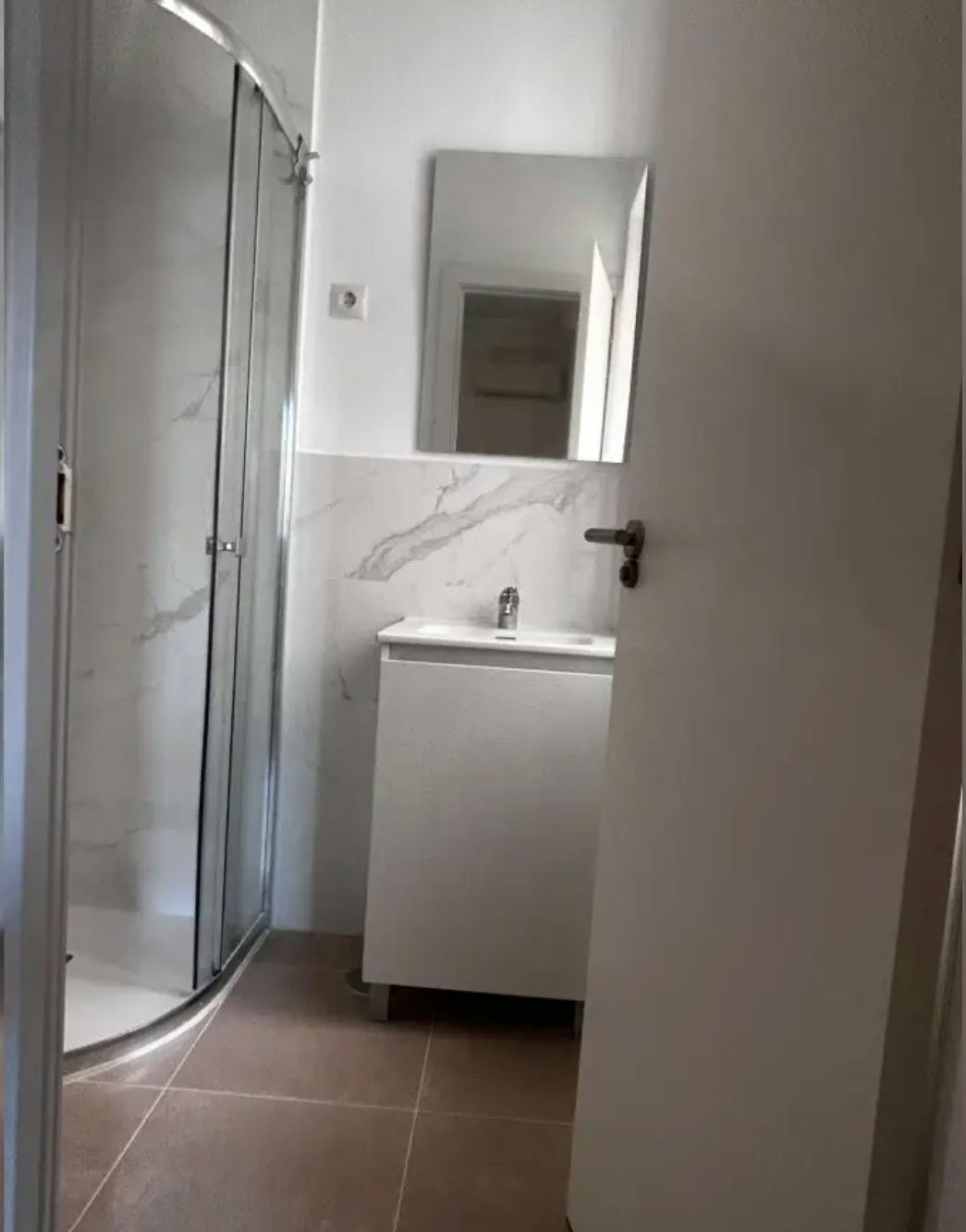 Double room Madrid, 1 bed, 15m² — photo 12