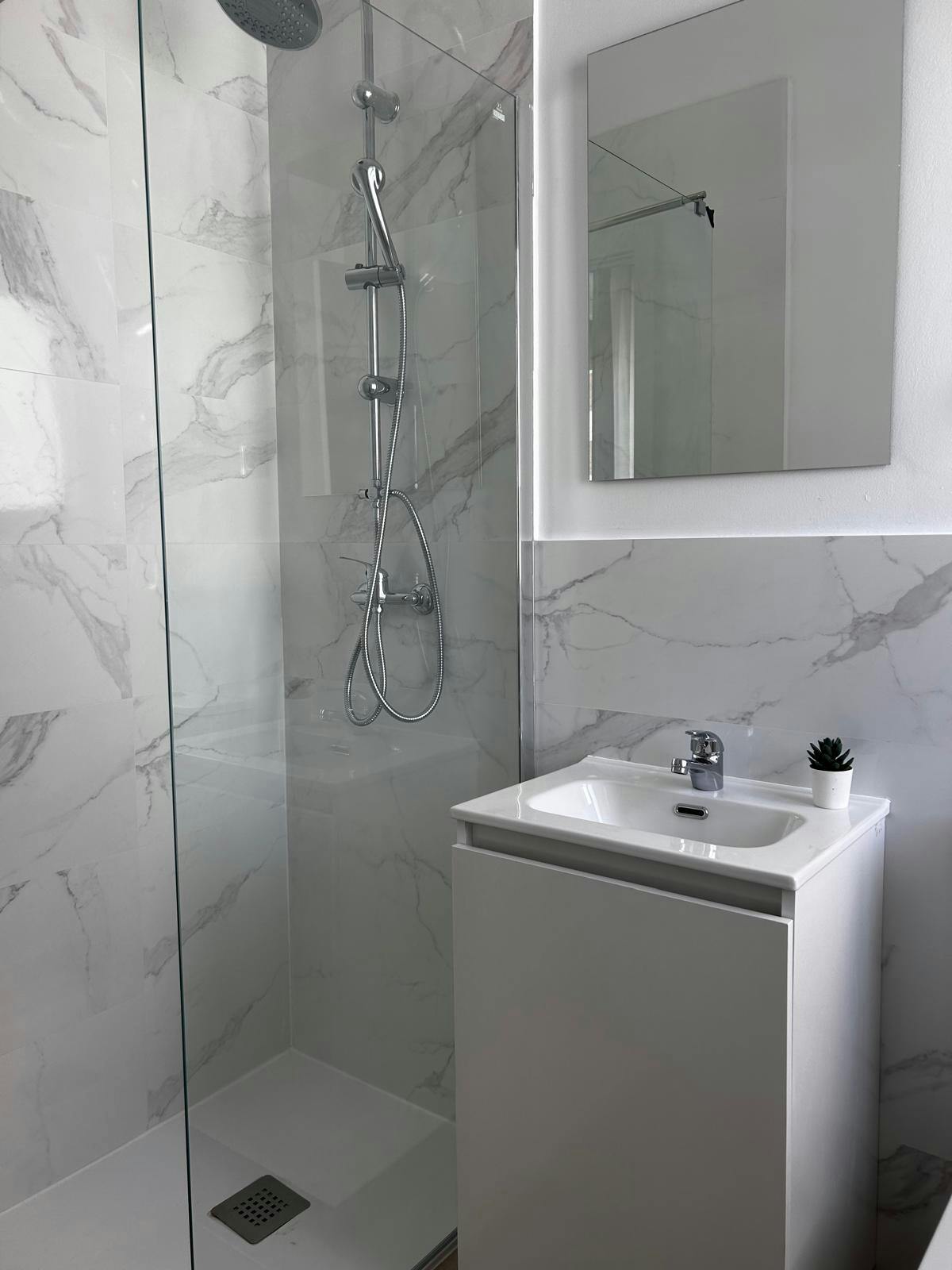 Double room Madrid, 1 bed, 15m² — photo 5