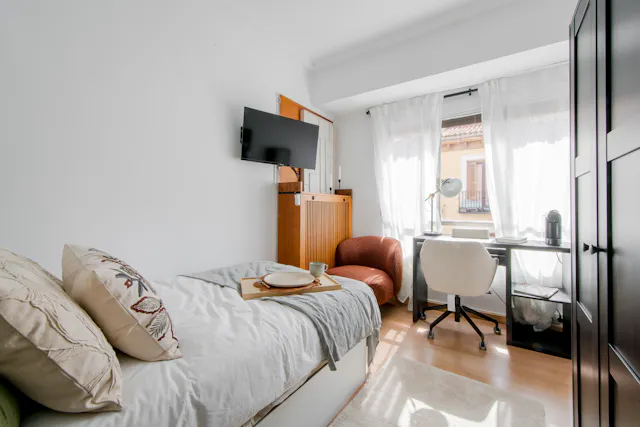 Private room in Calle de Alburquerque, Madrid (1624482) room image 2