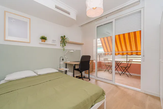 Private room in Carrer Doctor Ferran, Alicante (1624692) room image 2