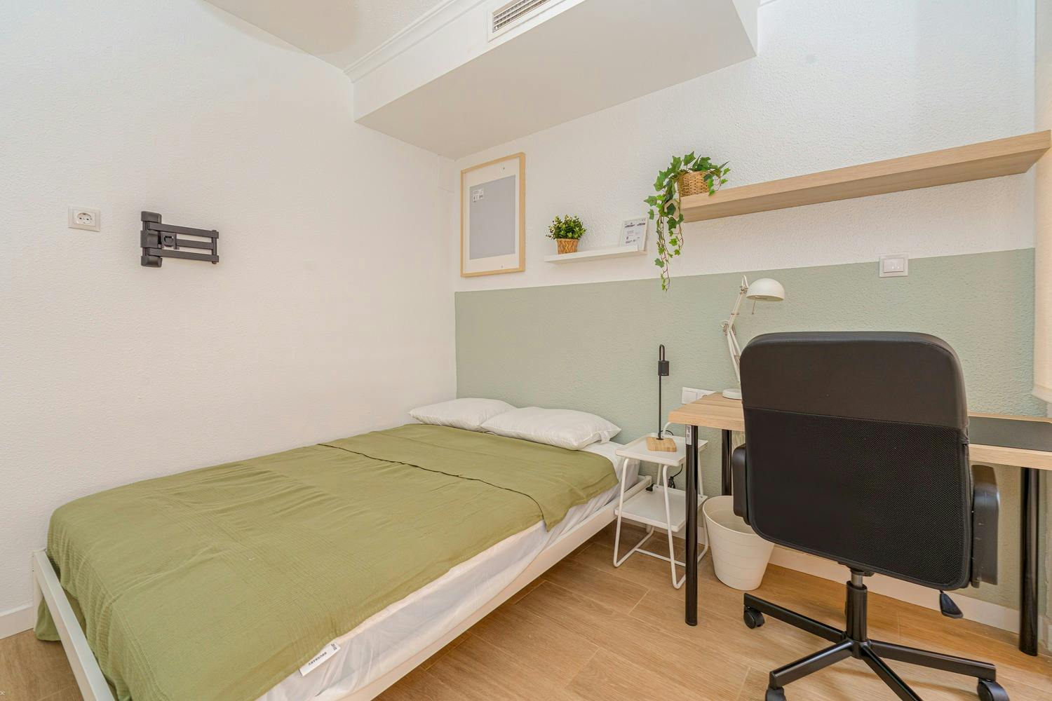 Single room Alicante, 1 bed, 9m² — photo 4