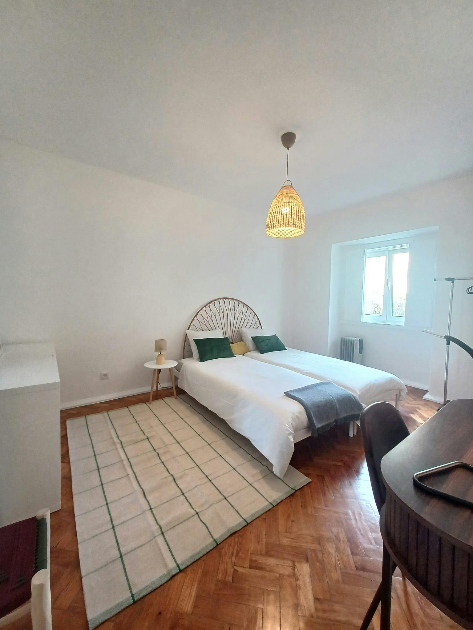 Studio for rent for €1,100 per month in Lisbon, Avenida da Igreja