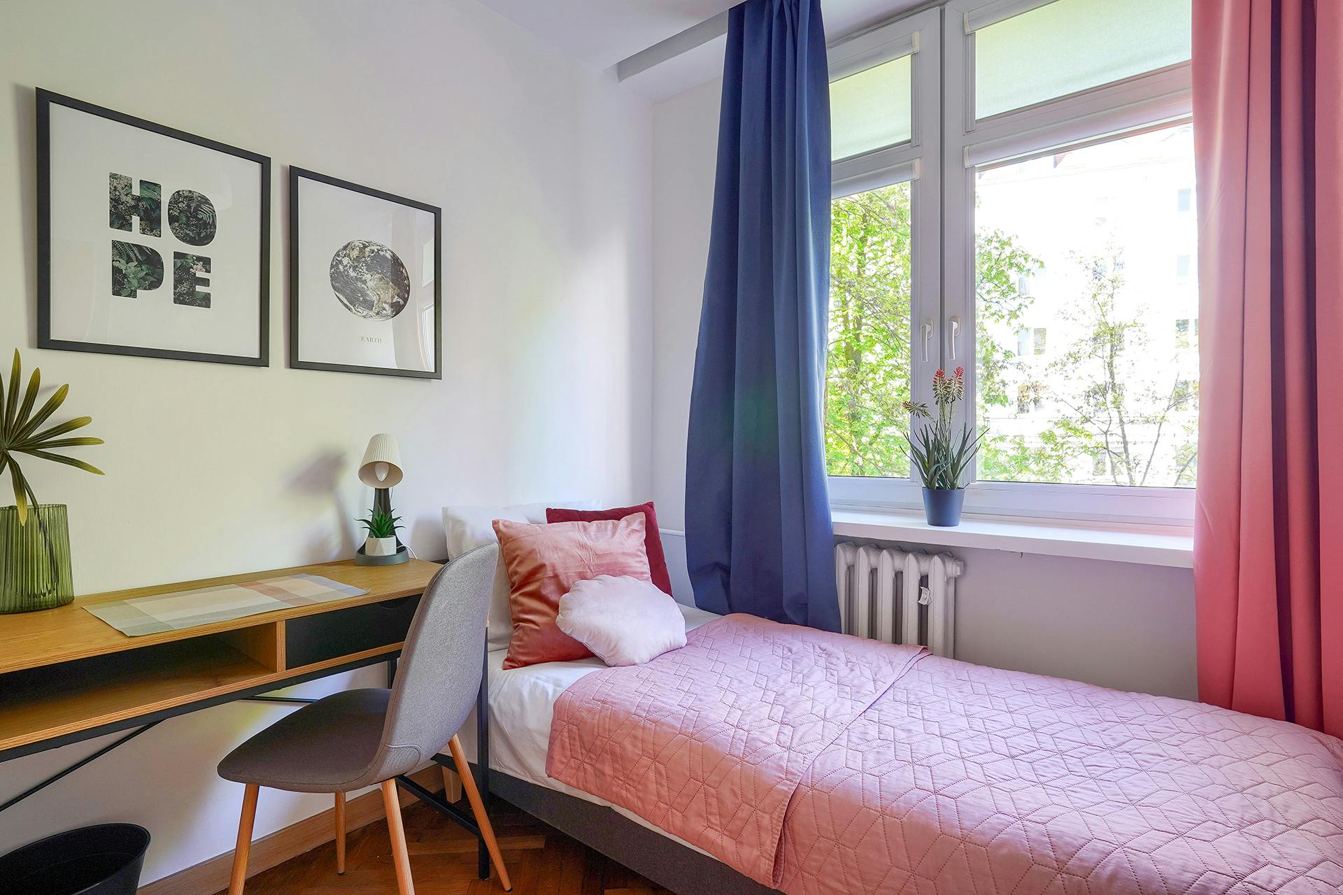 Private room for rent for PLN 2,300 per month in Warsaw, Aleja Armii Ludowej