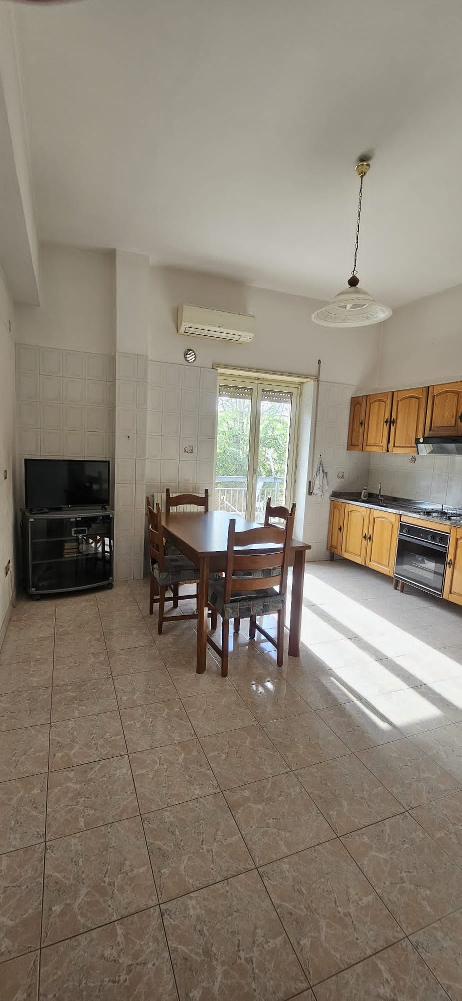 Отдельная комната сдается в аренду за 250 € в месяц в Reggio Calabria, Via Aurora