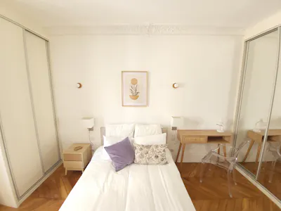 Private room for rent on Rue des Saussaies, Paris