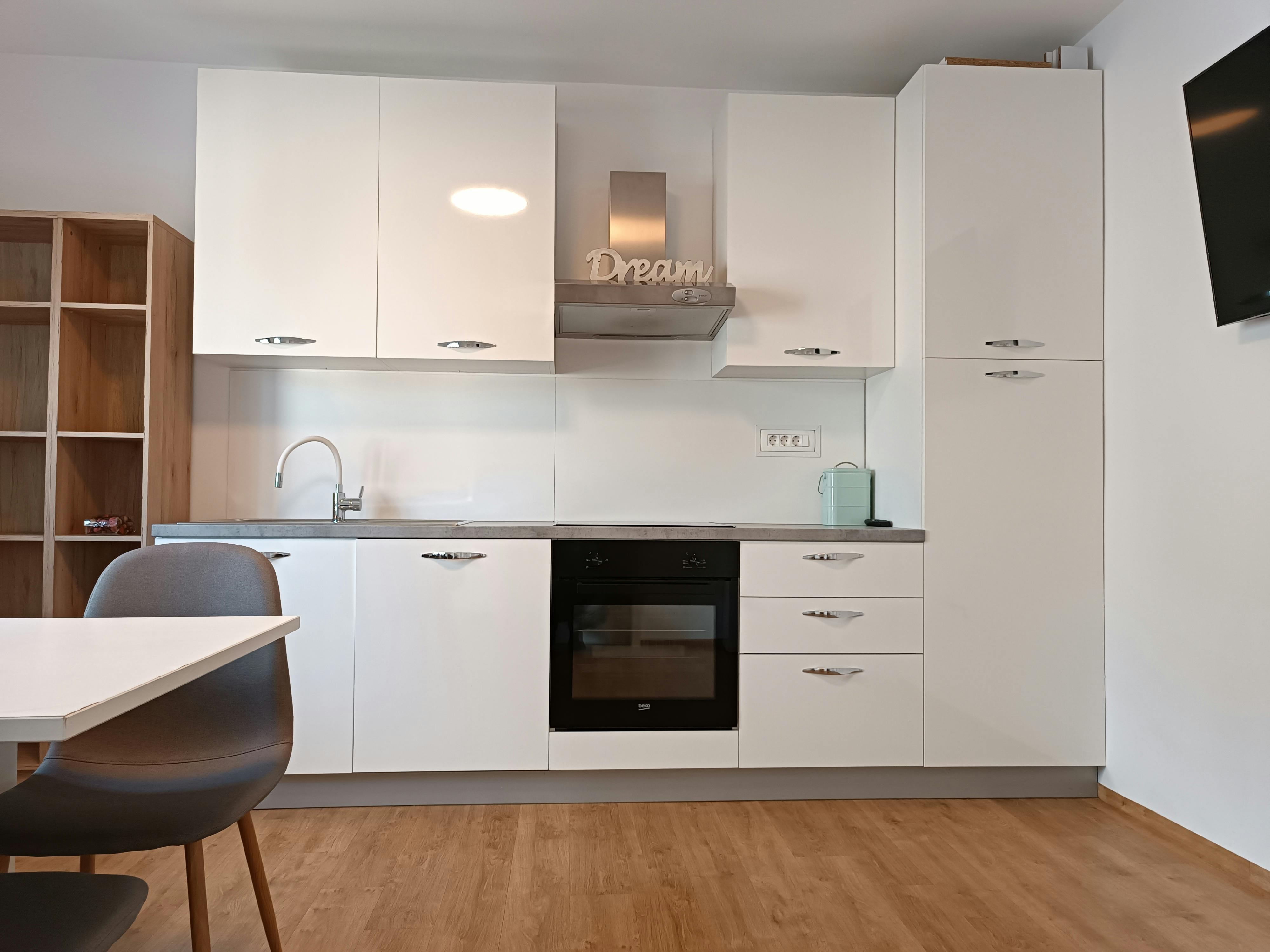 Apartment for rent for €1,890 per month in Ljubljana, Rožna Dolina, cesta XVII