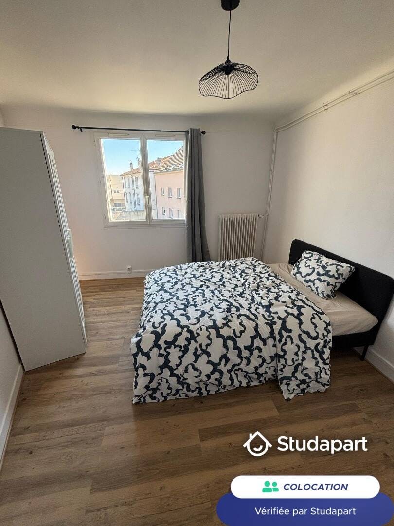 Private room for rent for €440 per month in Melun, Place de l'Ermitage