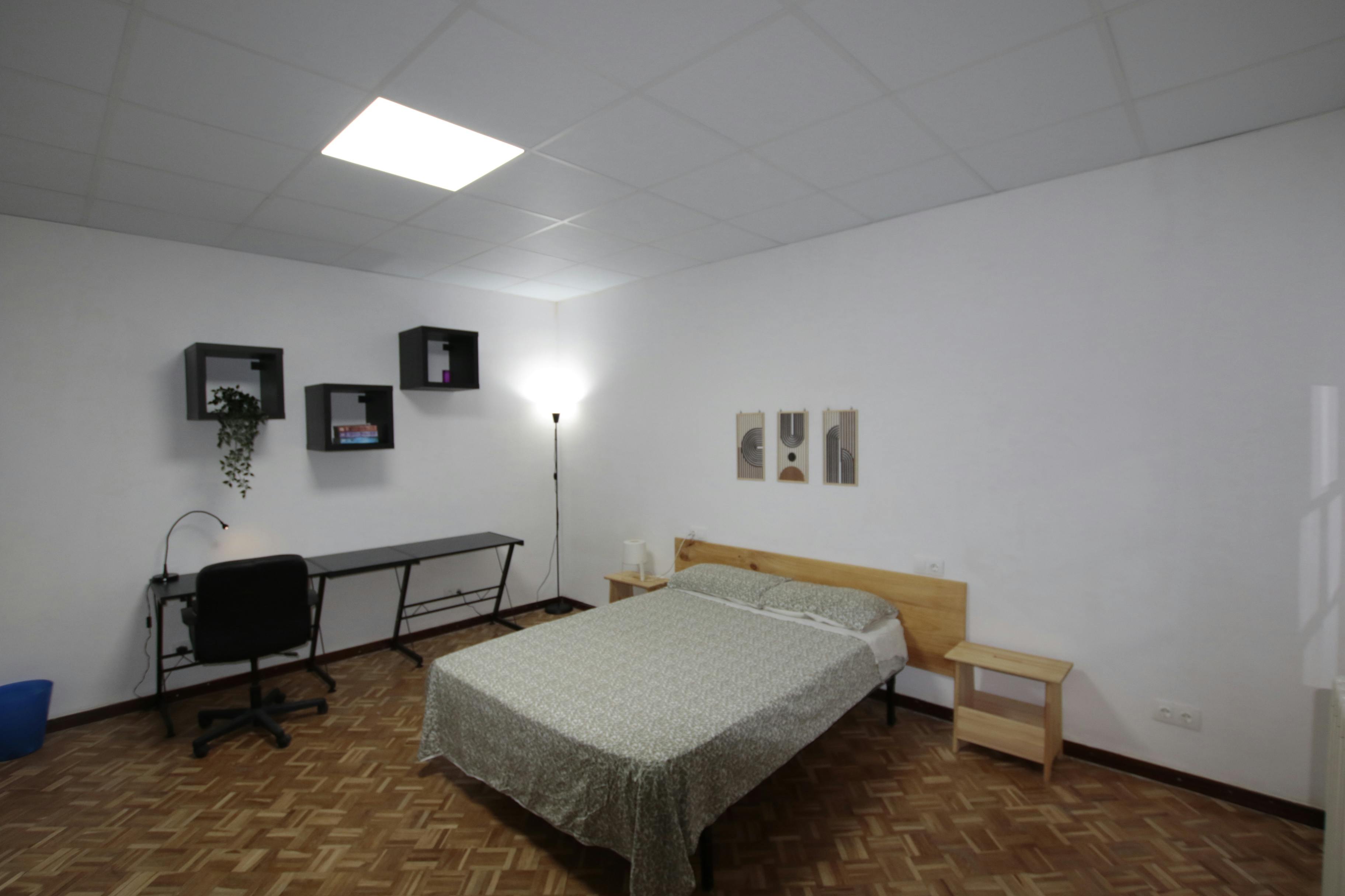 Cameră privată de închiriat pentru 400 EUR pe lună în Terrassa, Carrer de Sant Francesc