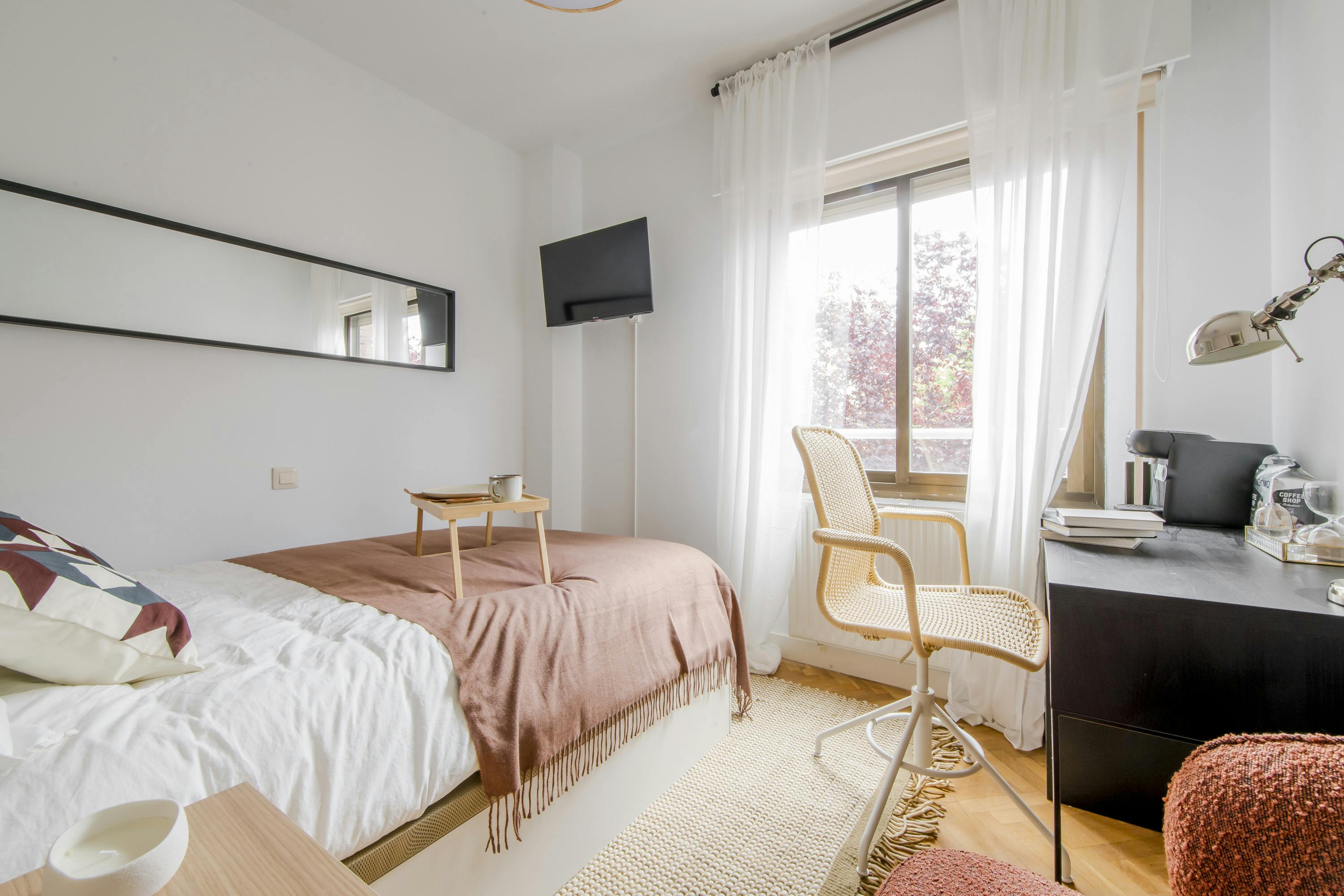Private room for rent for €870 per month in Pozuelo de Alarcón, Calle Berna