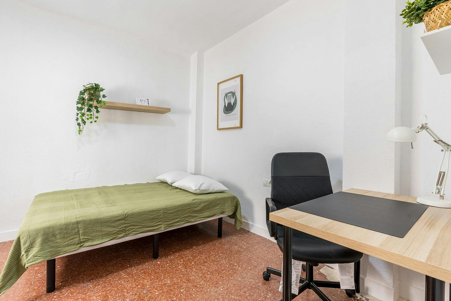 Habitación privada en alquiler por 275 € al mes en Granada, Calle Ávila