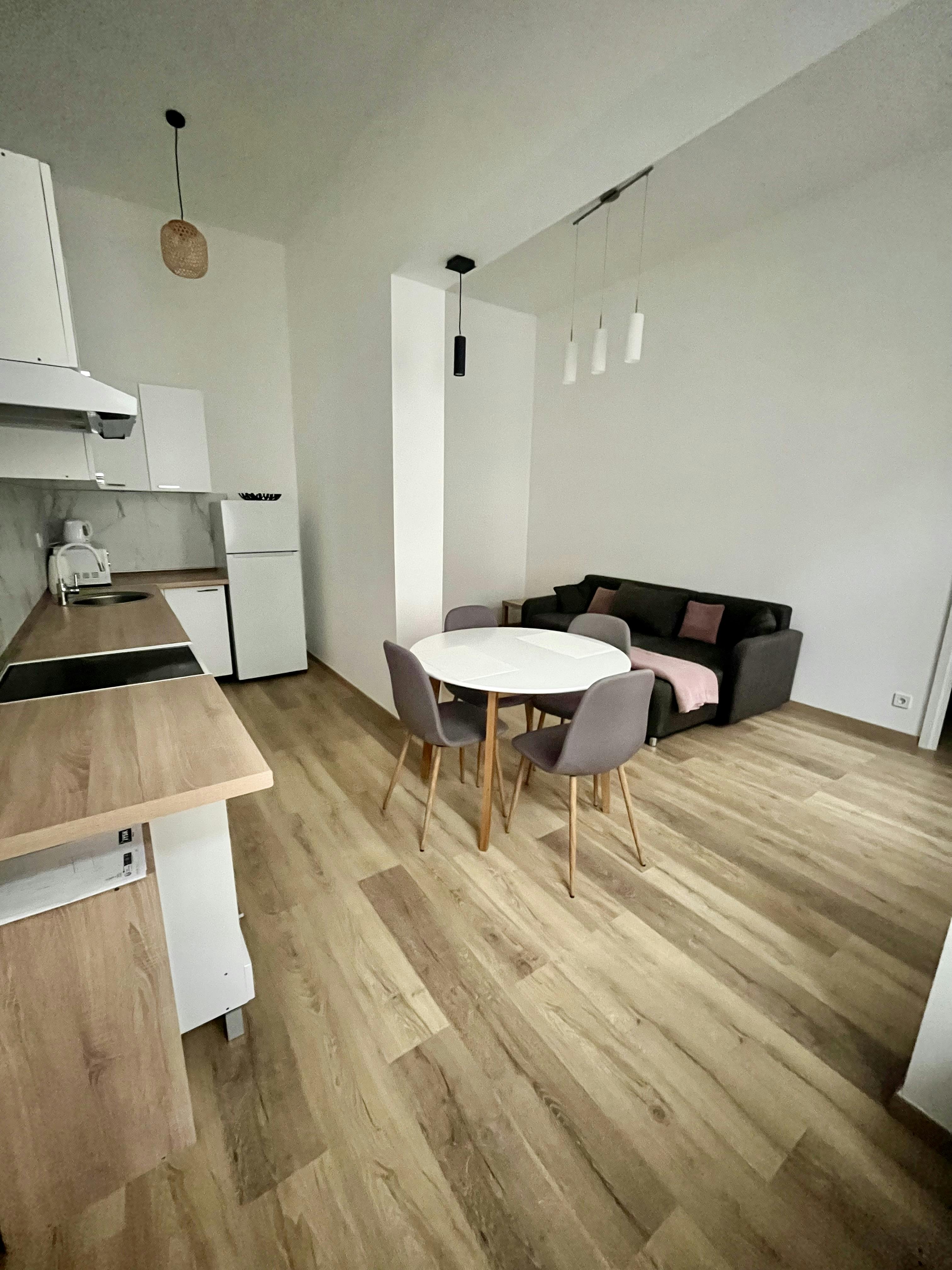Apartment for rent for €900 per month in Budapest, Zoltán utca