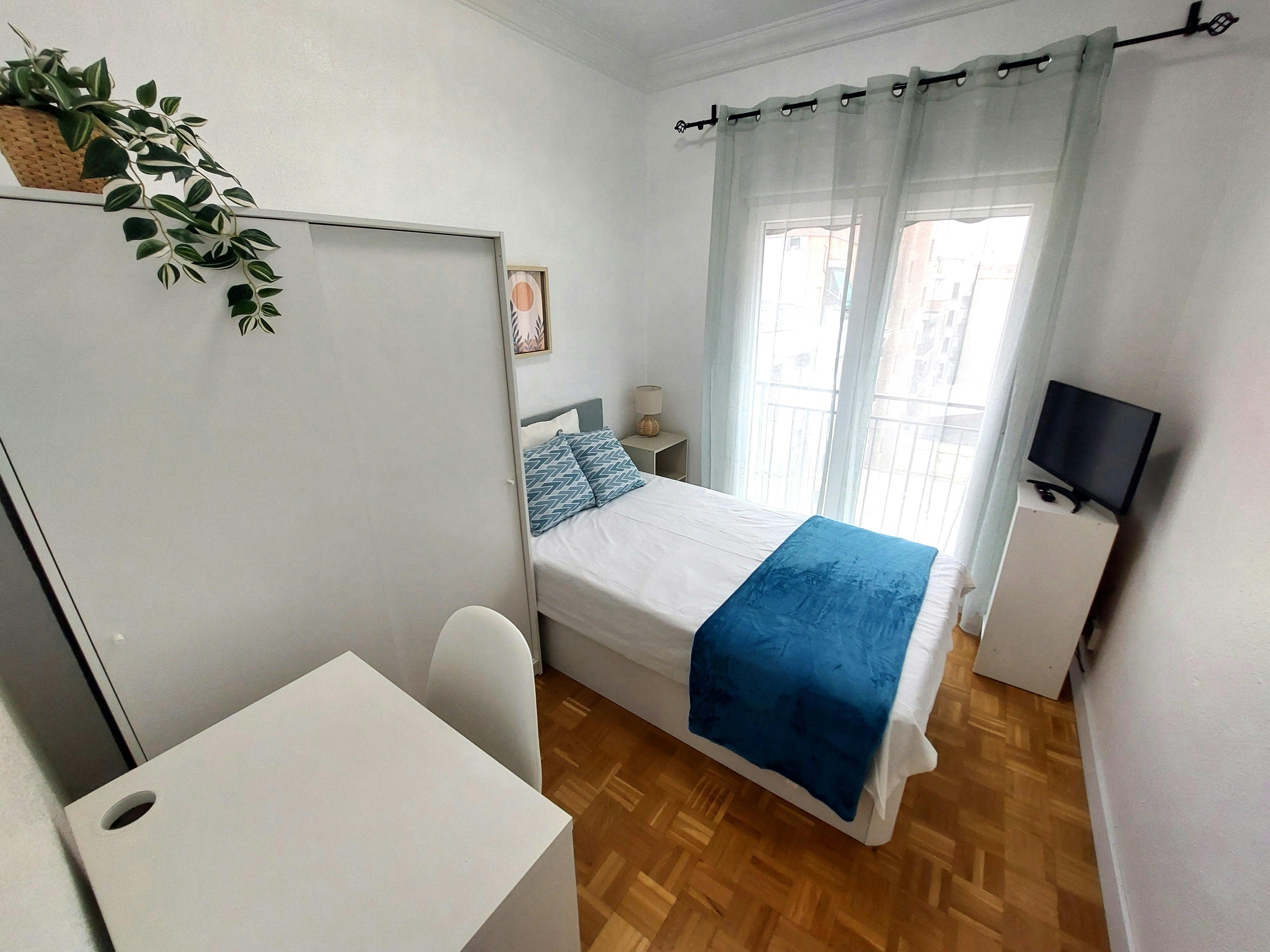 Отдельная комната сдается в аренду за 575 € в месяц в Madrid, Calle de Juan Bautista de Toledo