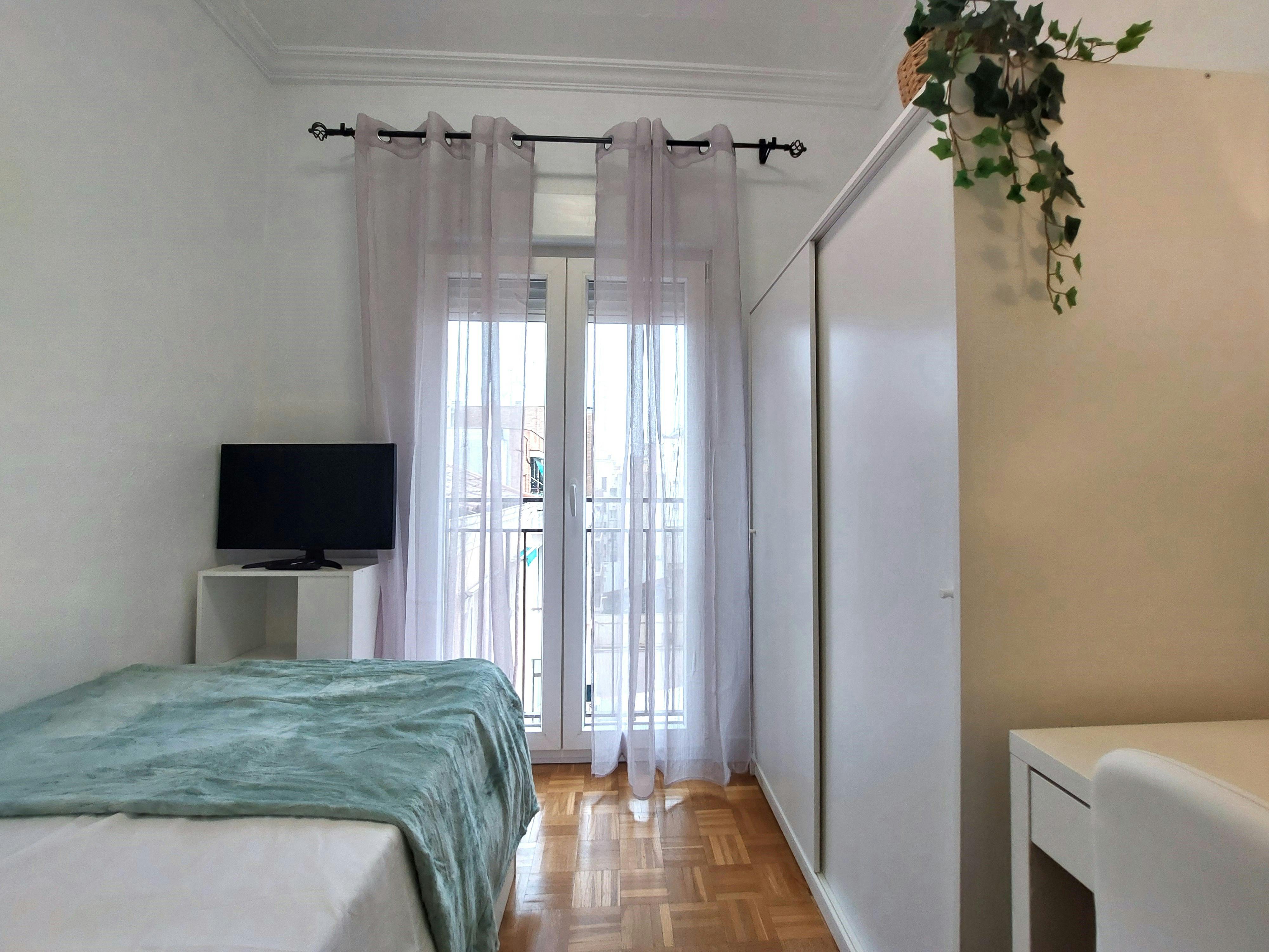Отдельная комната сдается в аренду за 575 € в месяц в Madrid, Calle de Juan Bautista de Toledo