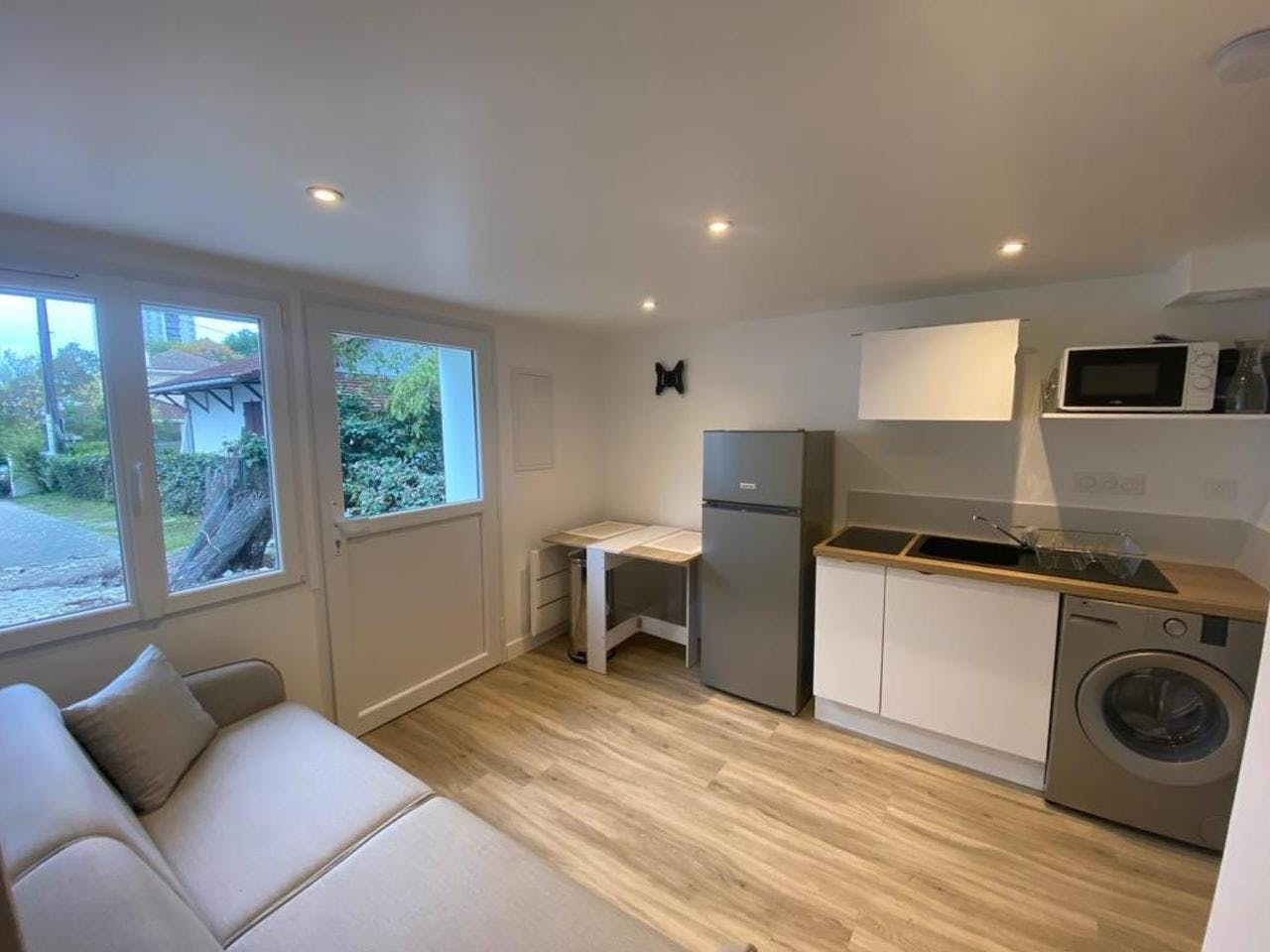 Haus zu mieten für 996 € pro Monat in Talence, Rue Calixte Camelle