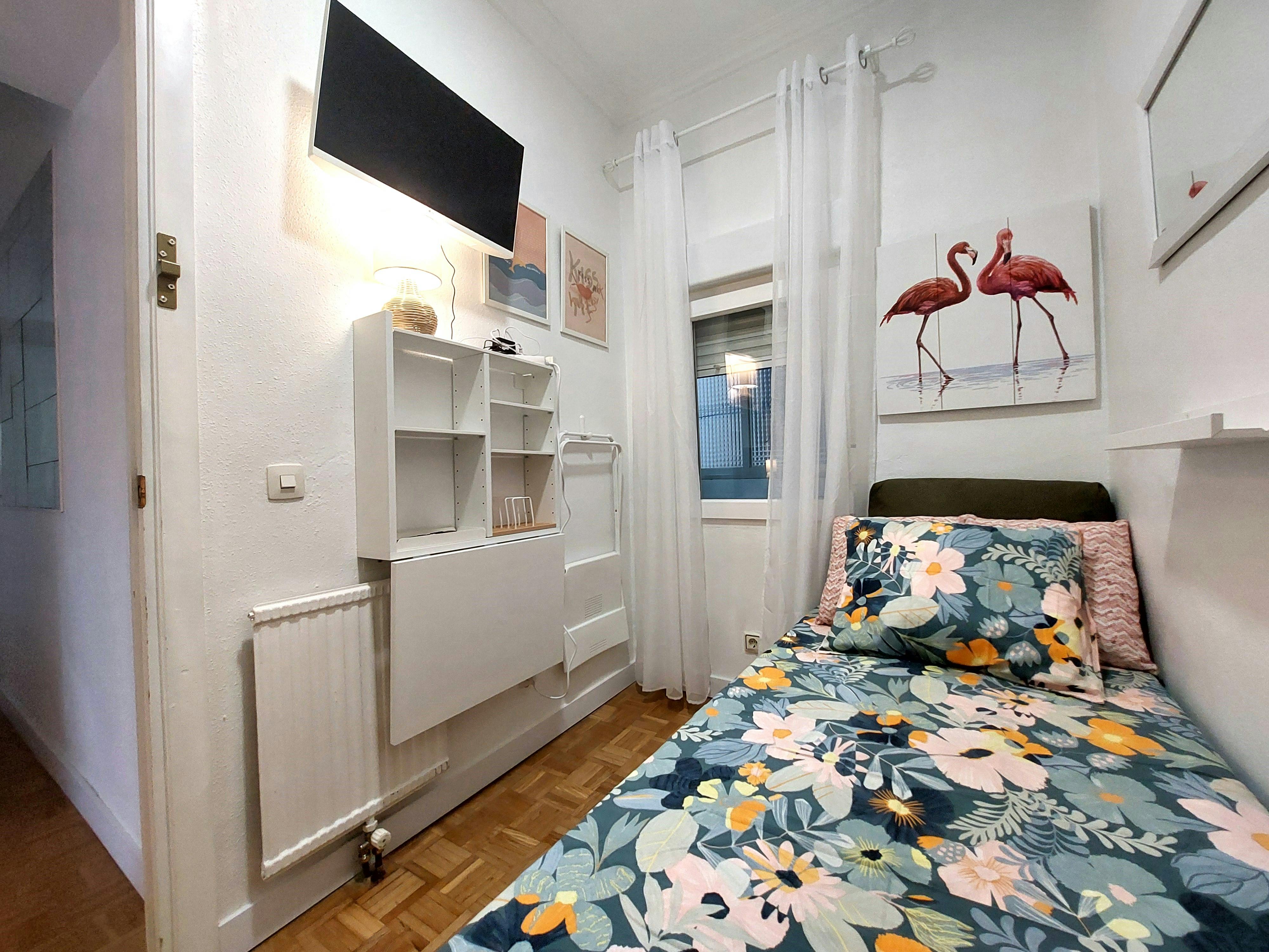 Отдельная комната сдается в аренду за 450 € в месяц в Madrid, Calle de Juan Bautista de Toledo