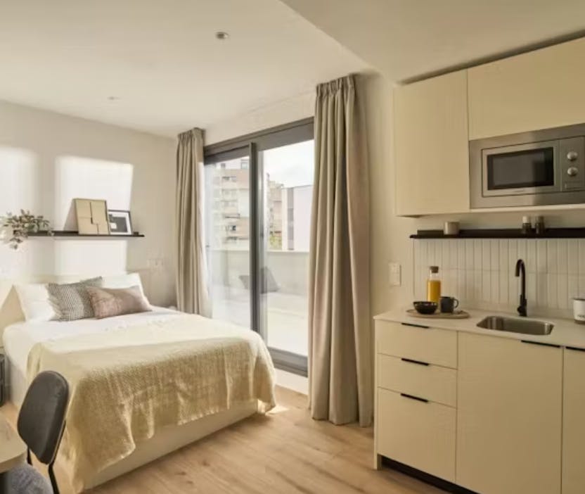 Private room for rent for €1,150 per month in Madrid, Calle del Aguacate