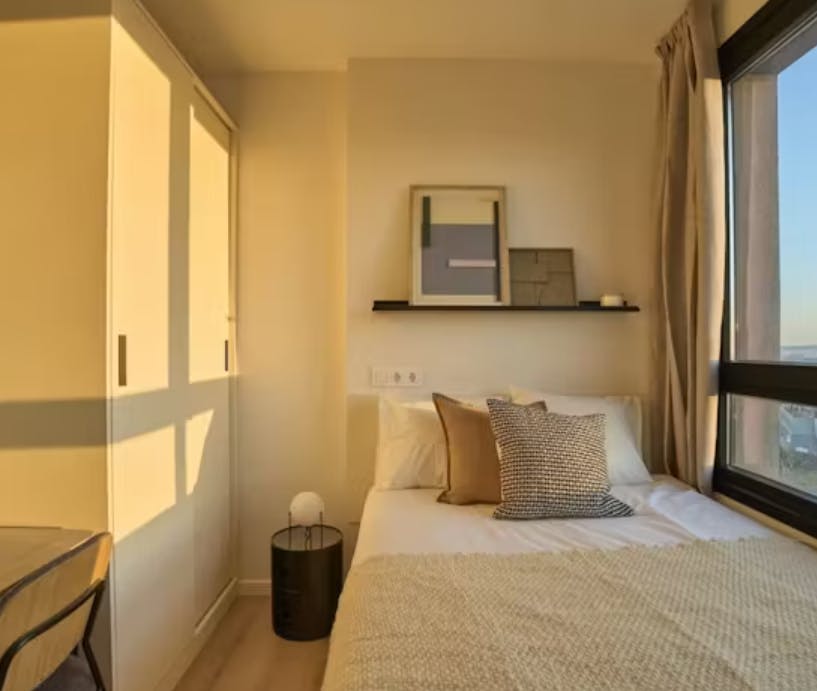 Private room for rent for €1,490 per month in Madrid, Calle del Aguacate