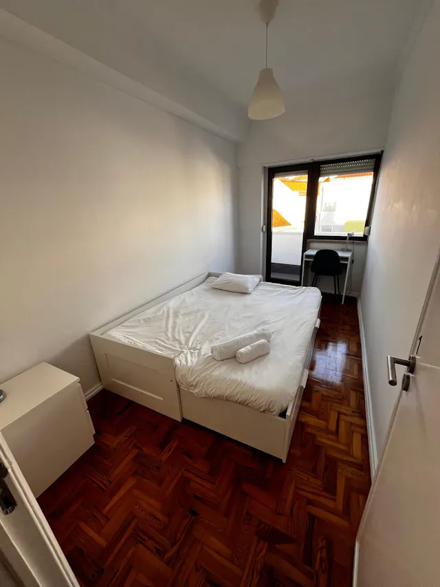Private room in Rua da Beneficência, Lisbon (1625448) room image 1