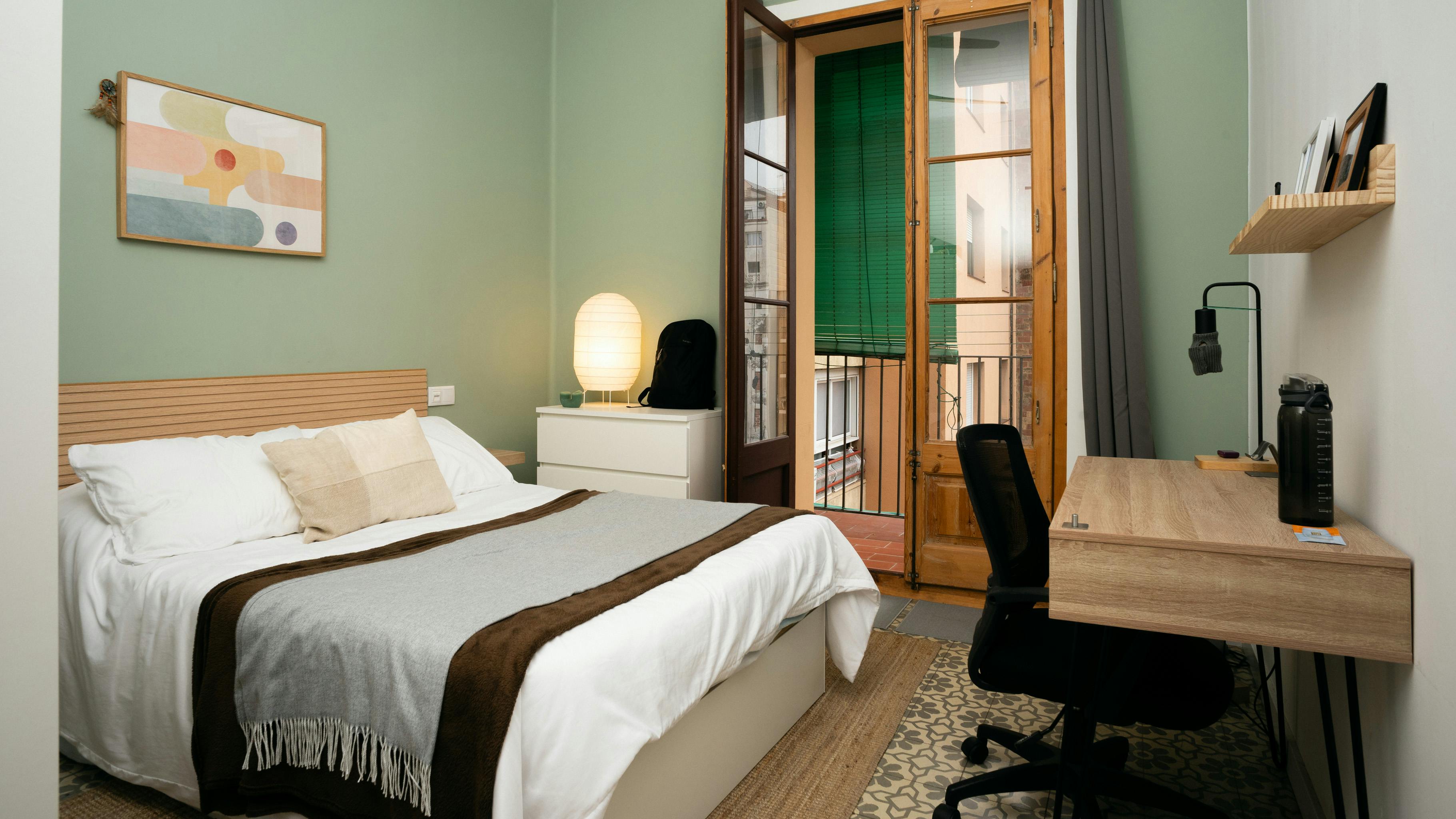 Double room Barcelona, 1 bed, 11m² — photo 7