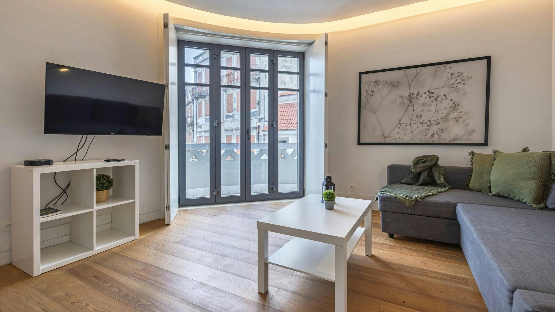 Apartment for rent for €2,709 per month in Lisbon, Rua Barata Salgueiro