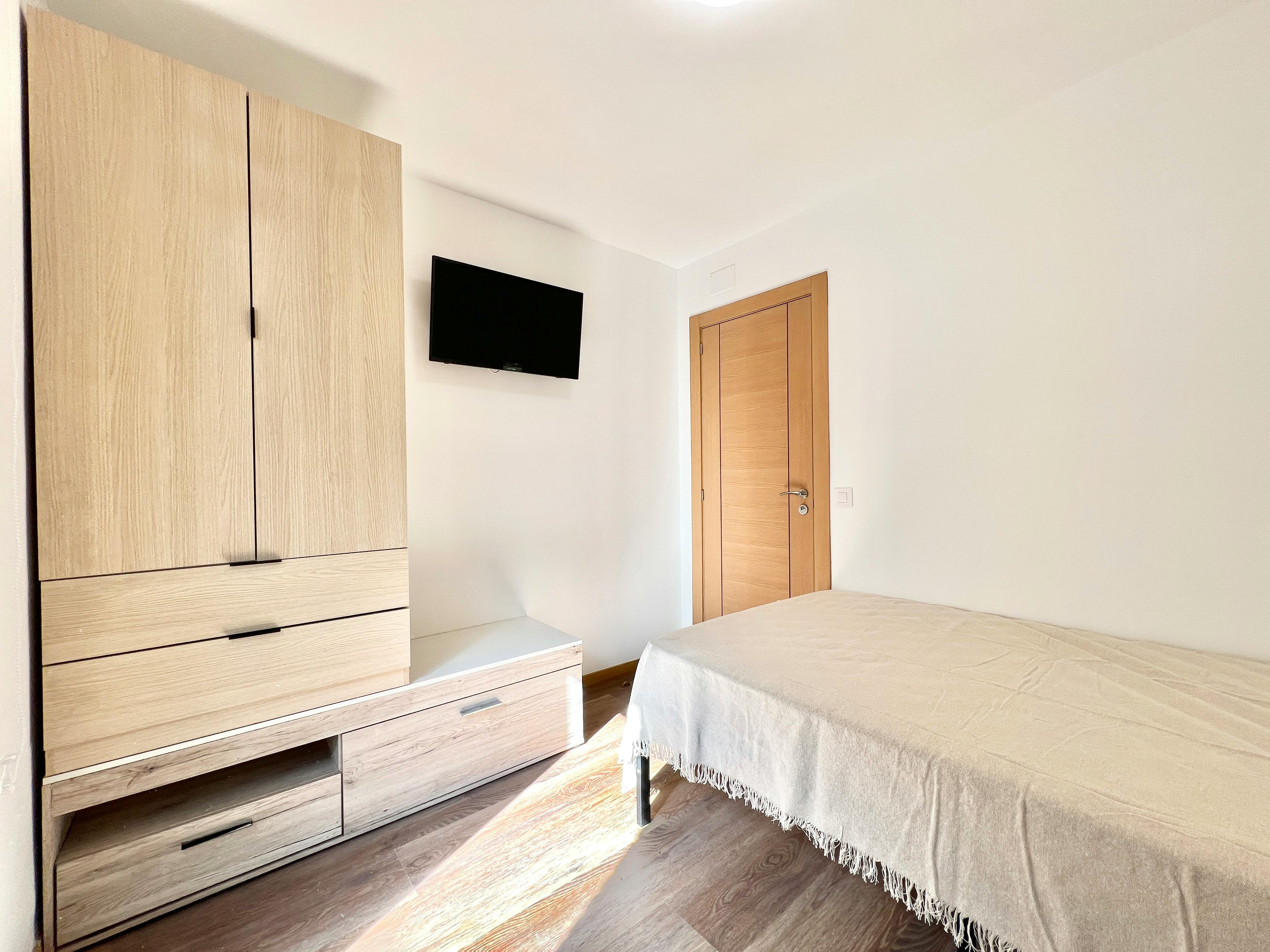 Private room in Calle de Joaquín Turina, Madrid (1625618) ROOM 1