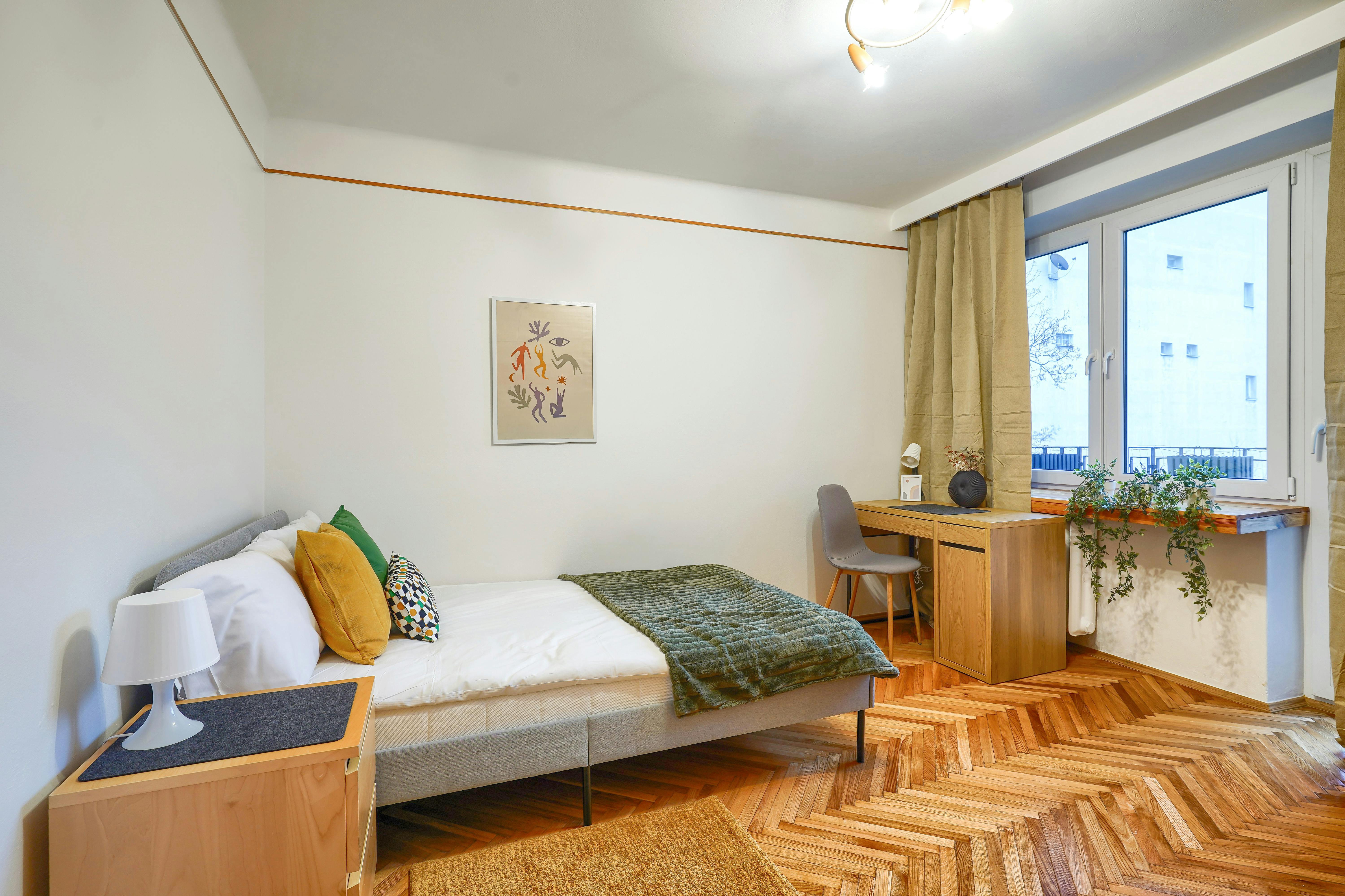 Emilii Plater, Warsaw preview