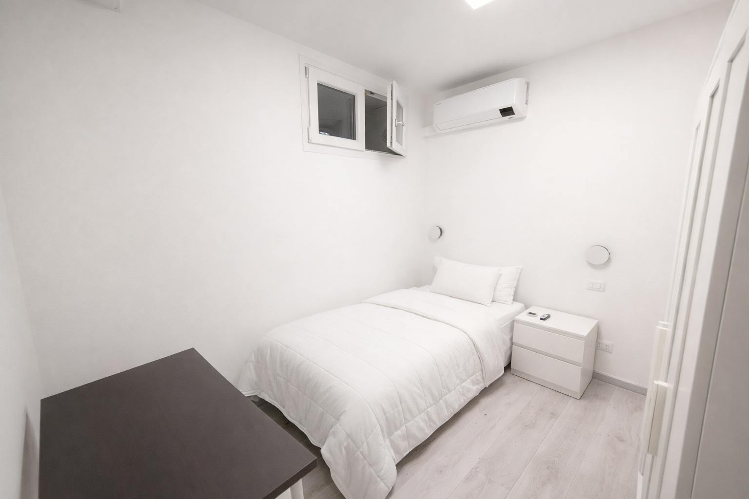 Private room for rent for €430 per month in Milan, Via Privata Claudia