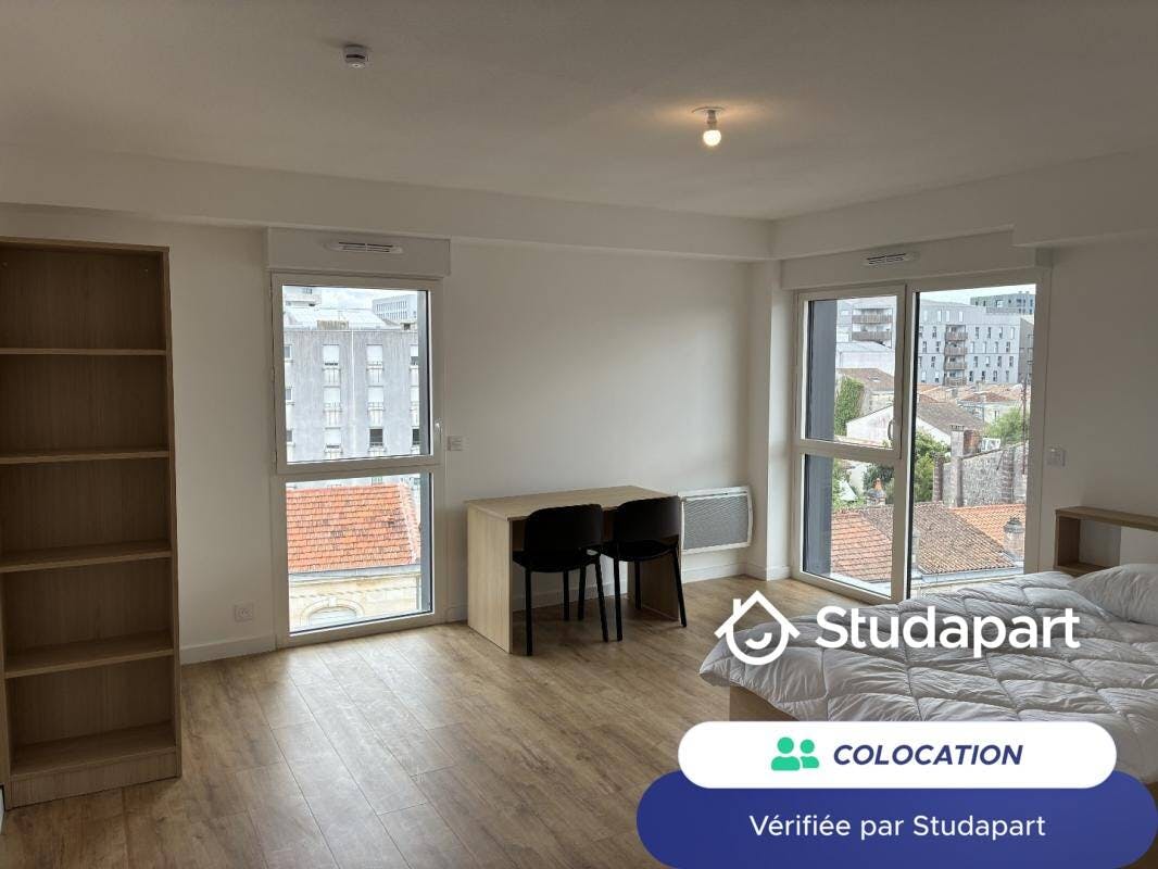 Private room for rent on Rue Armand Dulamon, Bordeaux