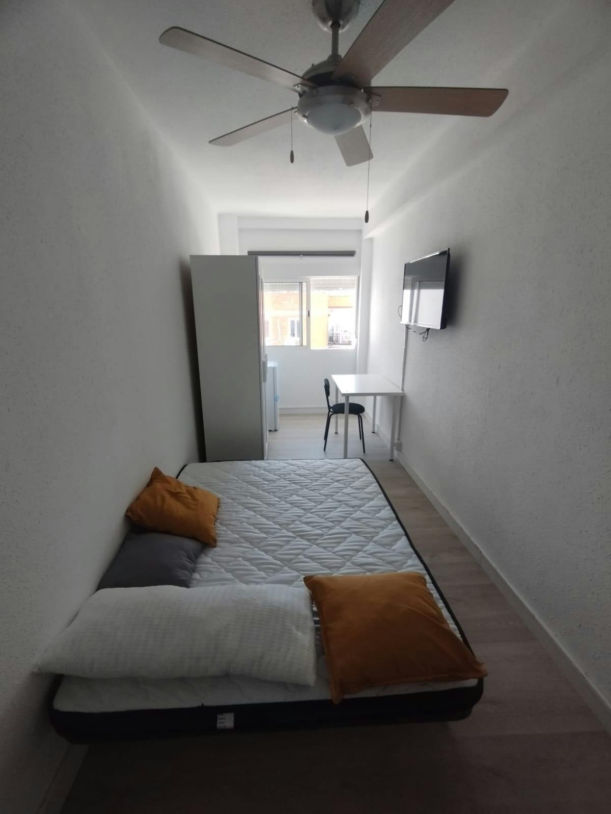 Chambre privée à louer pour 550 €/mois à Madrid, Calle Marcelino Castillo