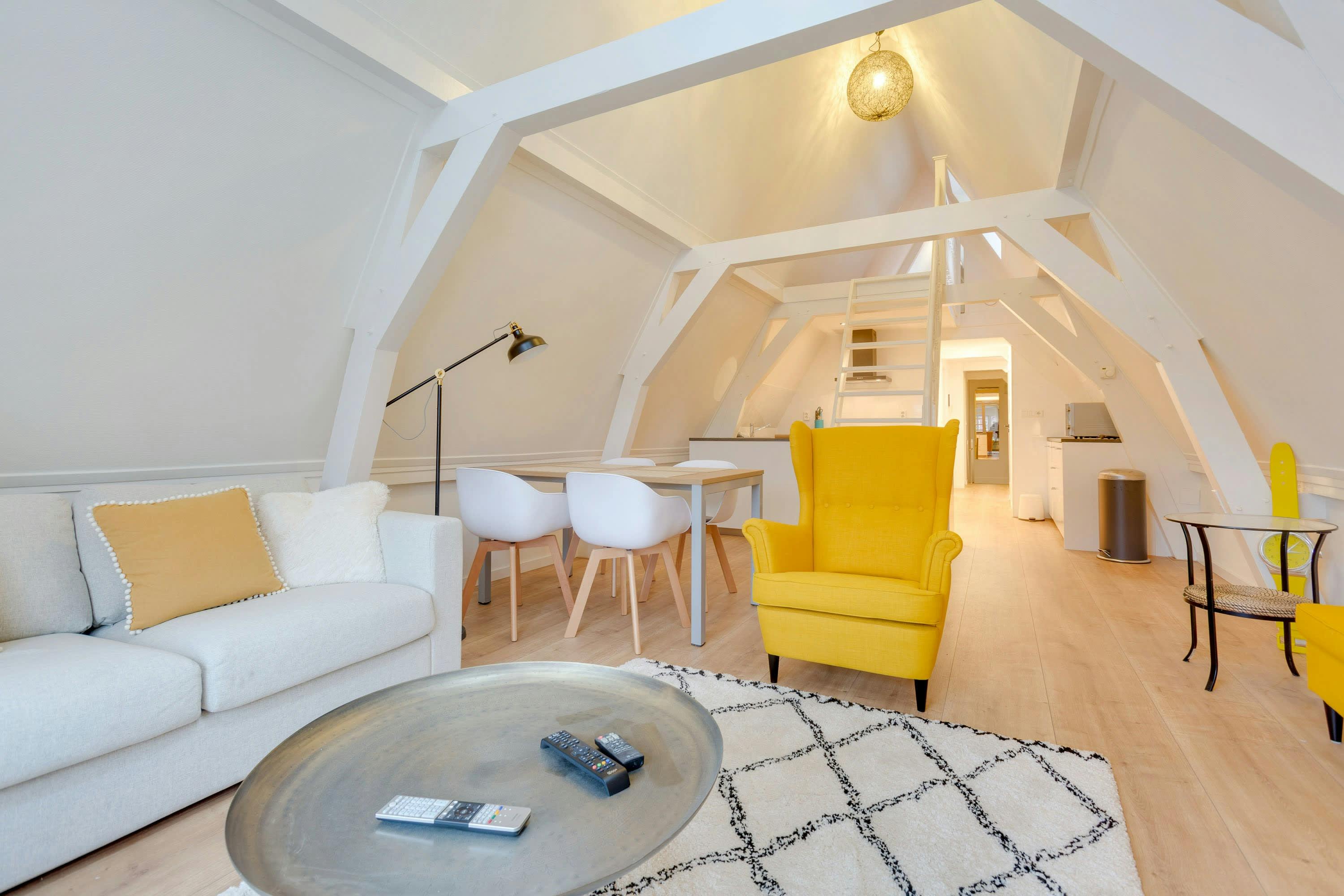 Wohnung zu mieten für 3.990 € pro Monat in Amsterdam, Warmoesstraat