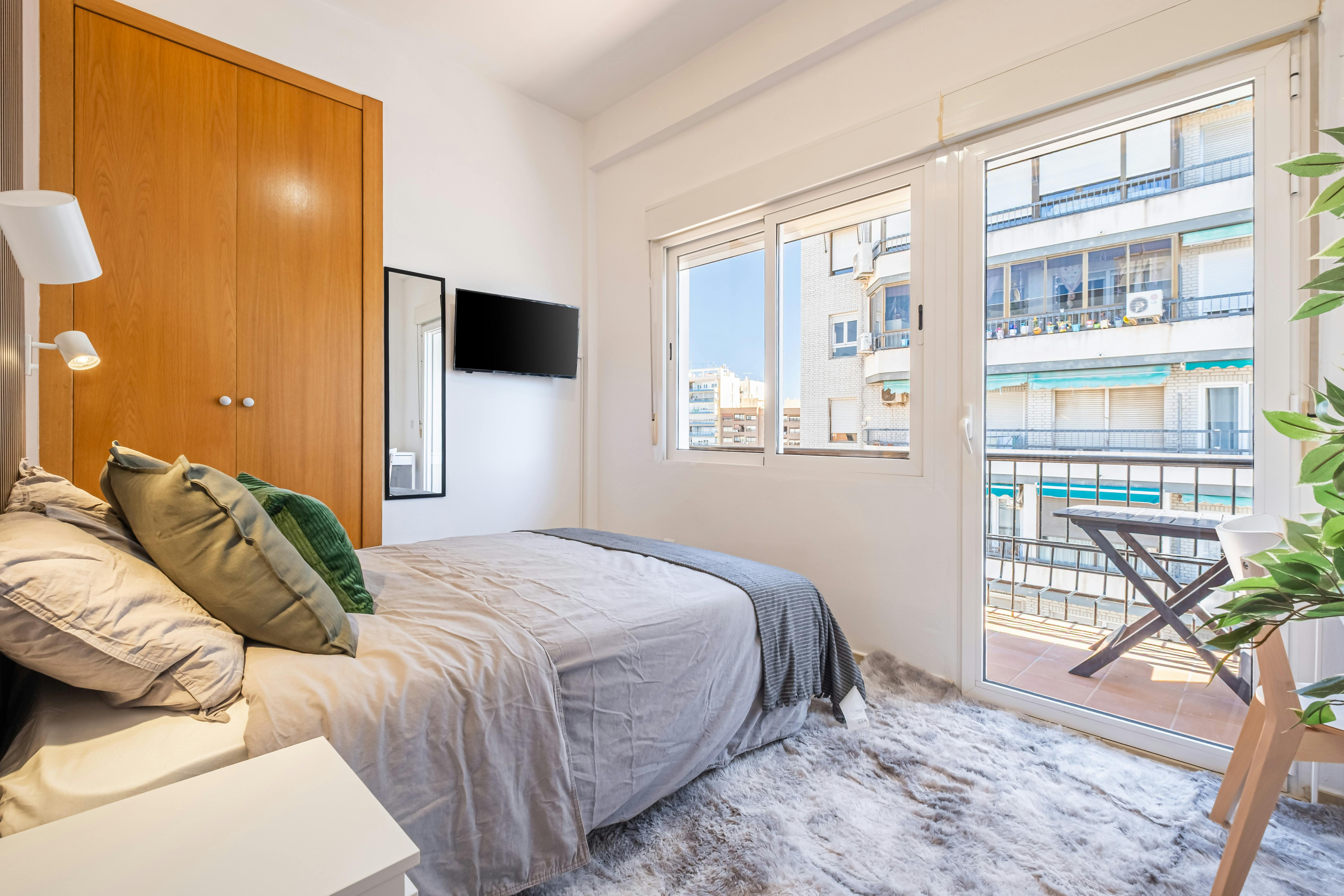 Apartment Alicante (Alacant), 4 beds, 9m² — photo 1