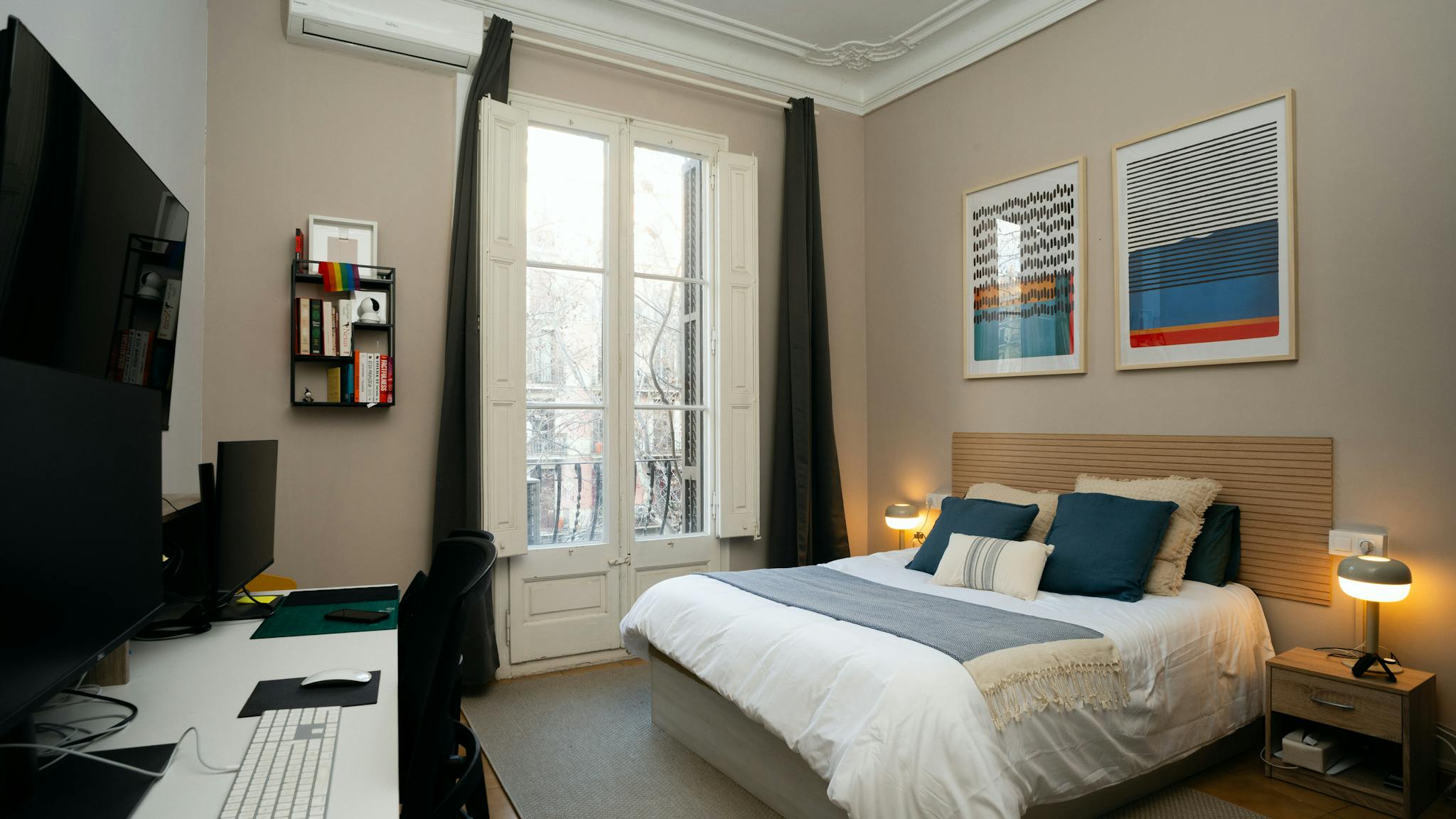 Carrer del Comte d'Urgell, Barcelona preview