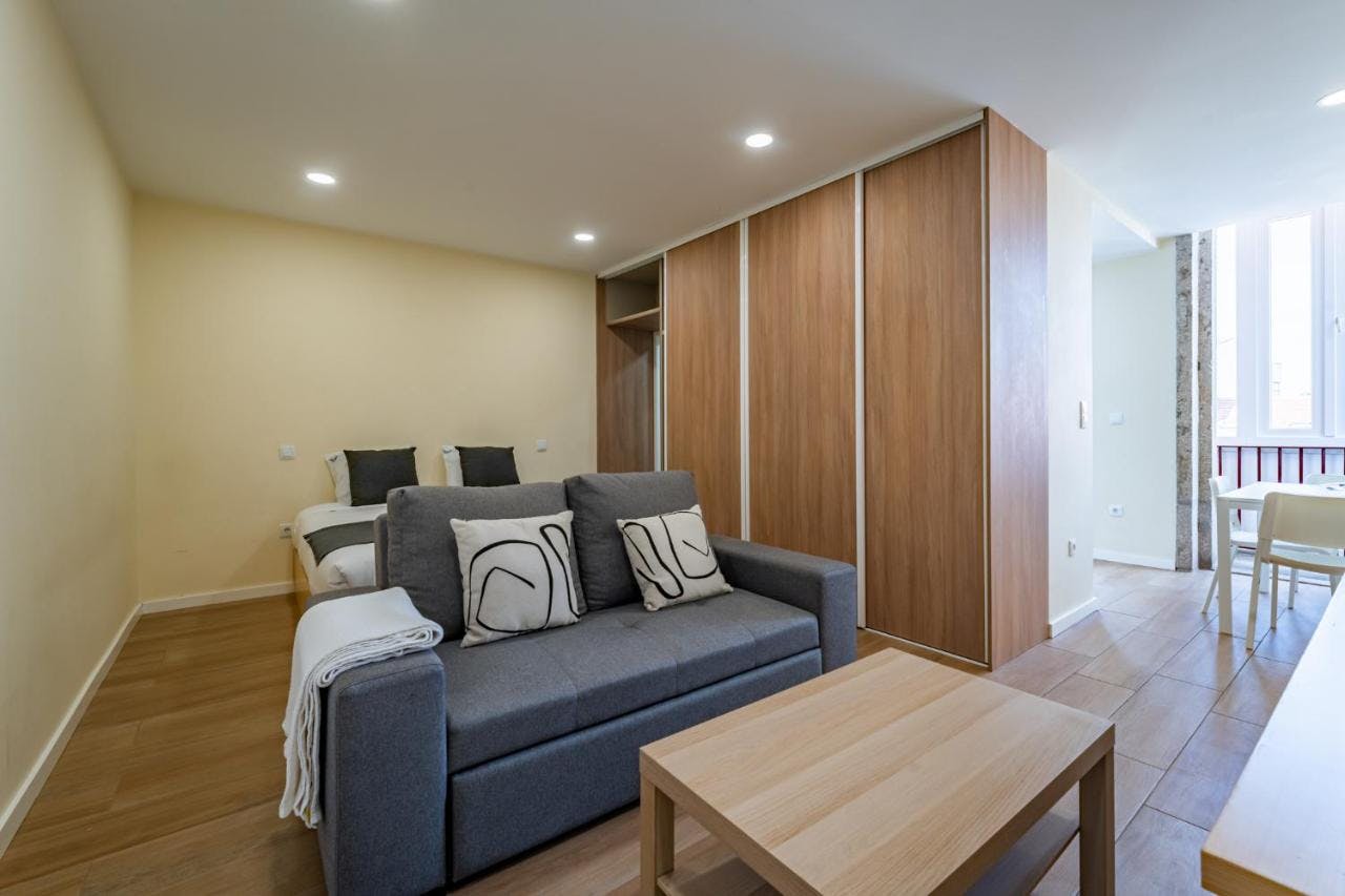 Studio for rent for €1,150 per month in Porto, Rua de Costa Cabral