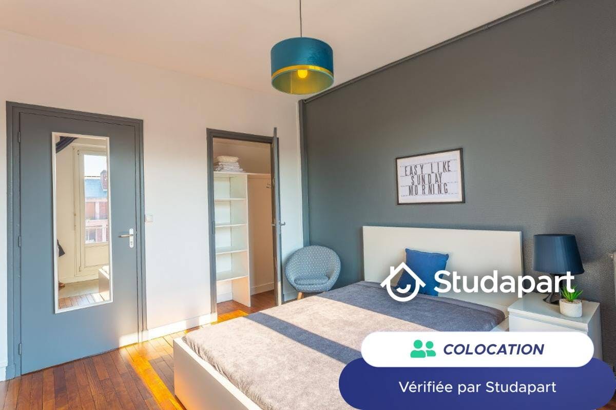 Private room for rent on Place de l'Hôtel de ville, Amiens