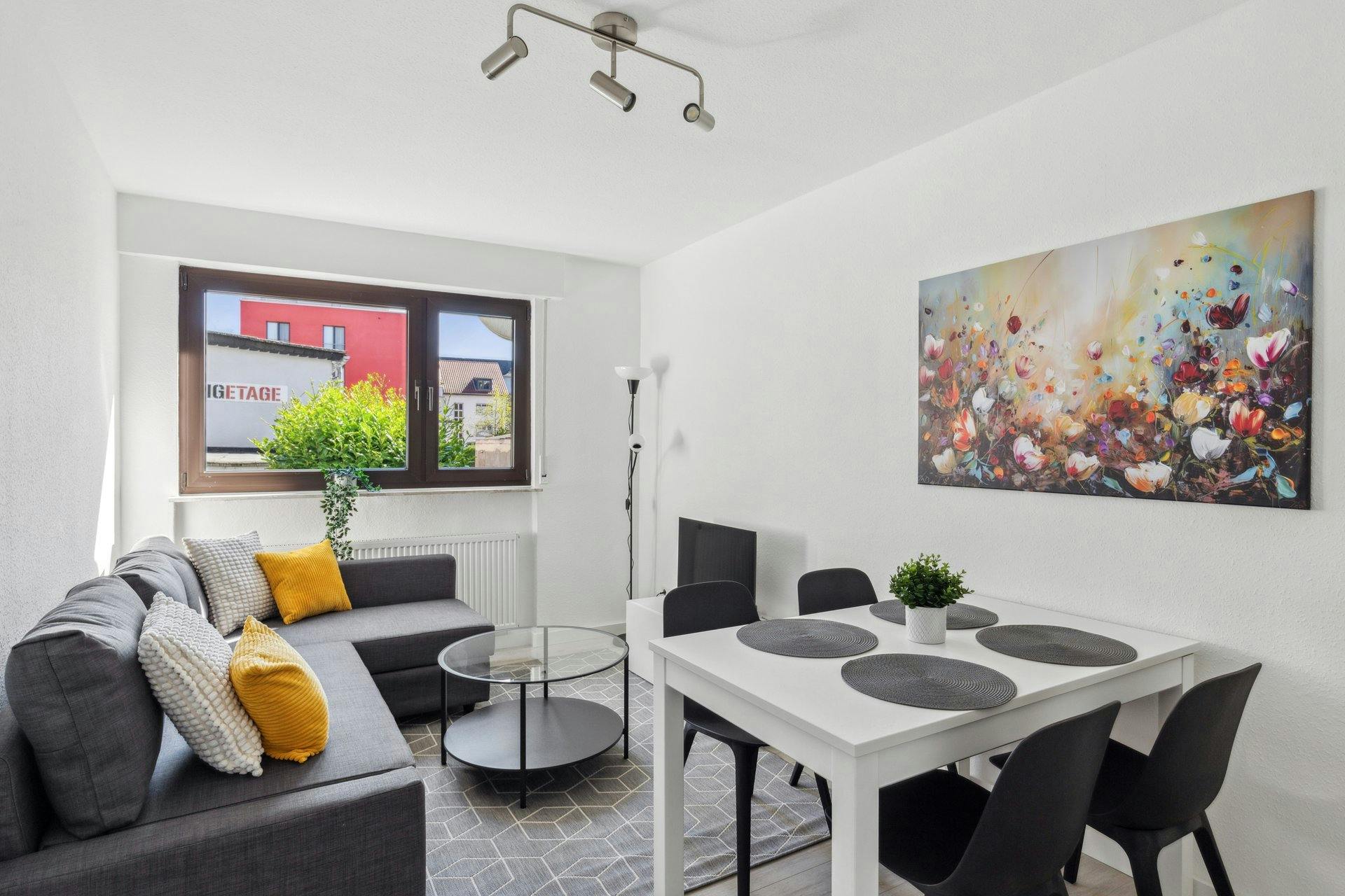 Apartment for rent for €1,599 per month in Frankfurt am Main, Löwengasse